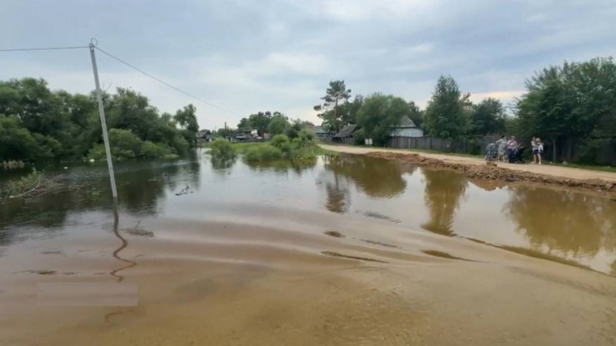 Большая вода: приморцы продолжают отстаивать у стихии свое жилье