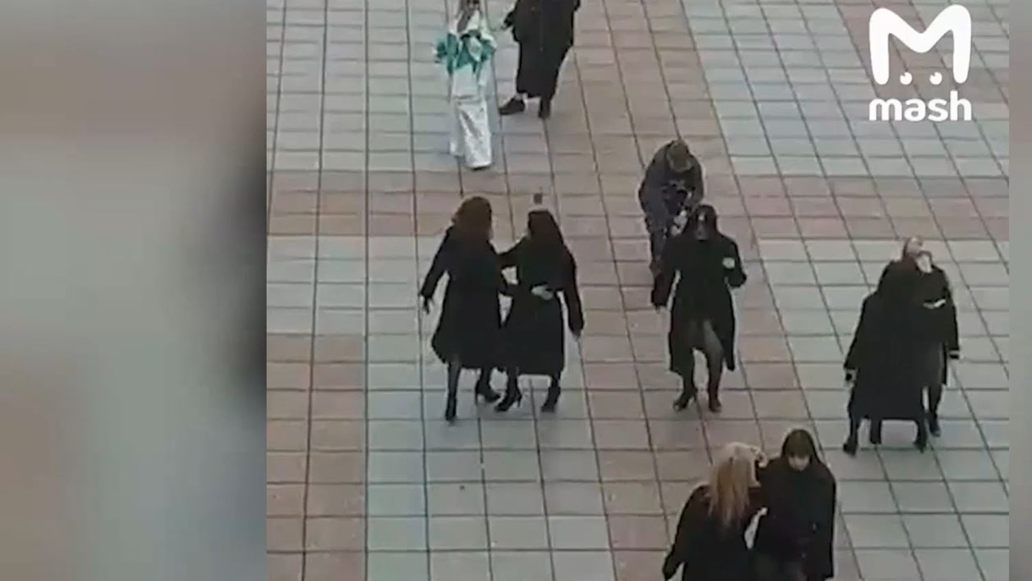 Обзор соцсетей: избиение на глазах у прохожих, агрессивность подростков и откровенные танцы в центре Йошкар-Олы