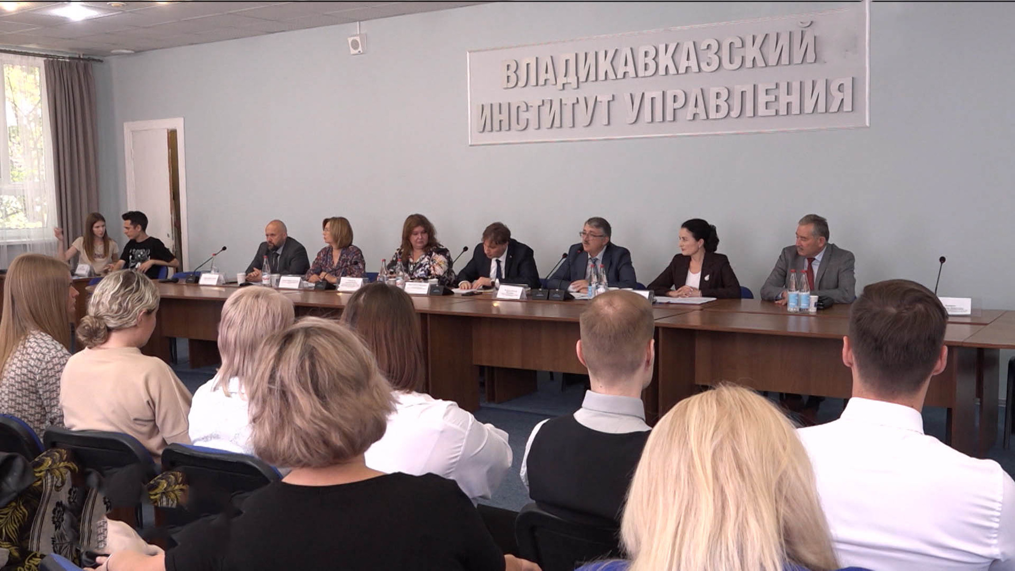 Во Владикавказе провели круглый стол по вопросам социально-экономического развития региона
