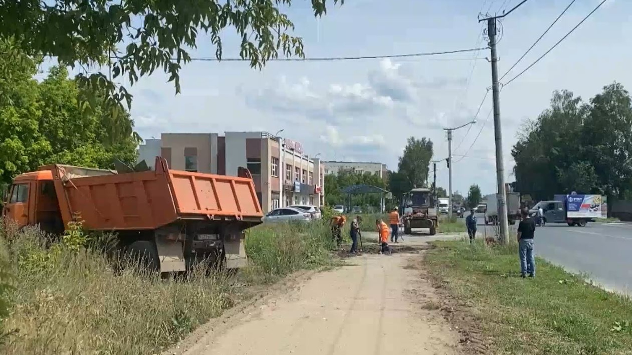 В Йошкар-Оле начался ремонт тротуара на улице Луначарского