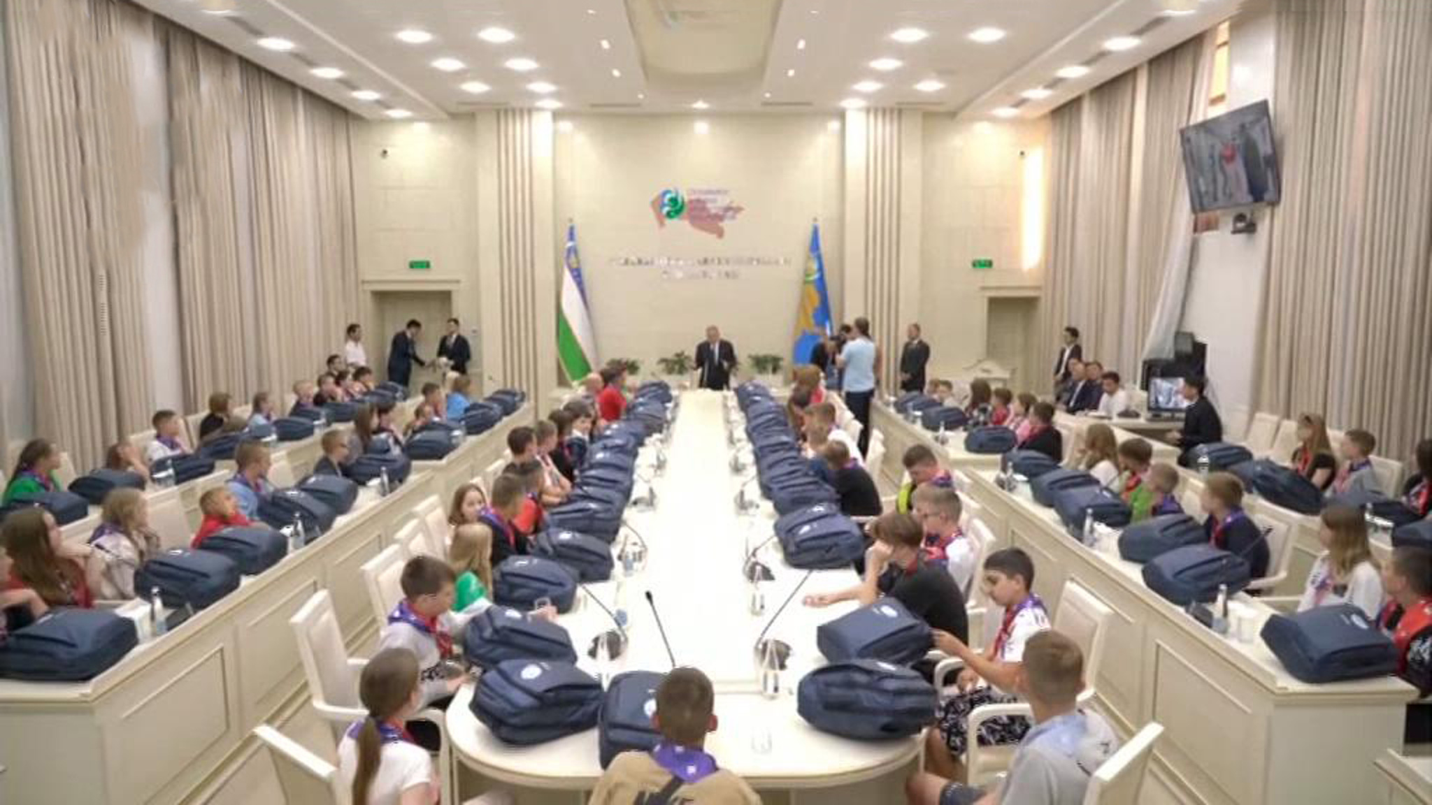 Узбекистан встретил детей из РФ, пострадавших от атак на российские регионы