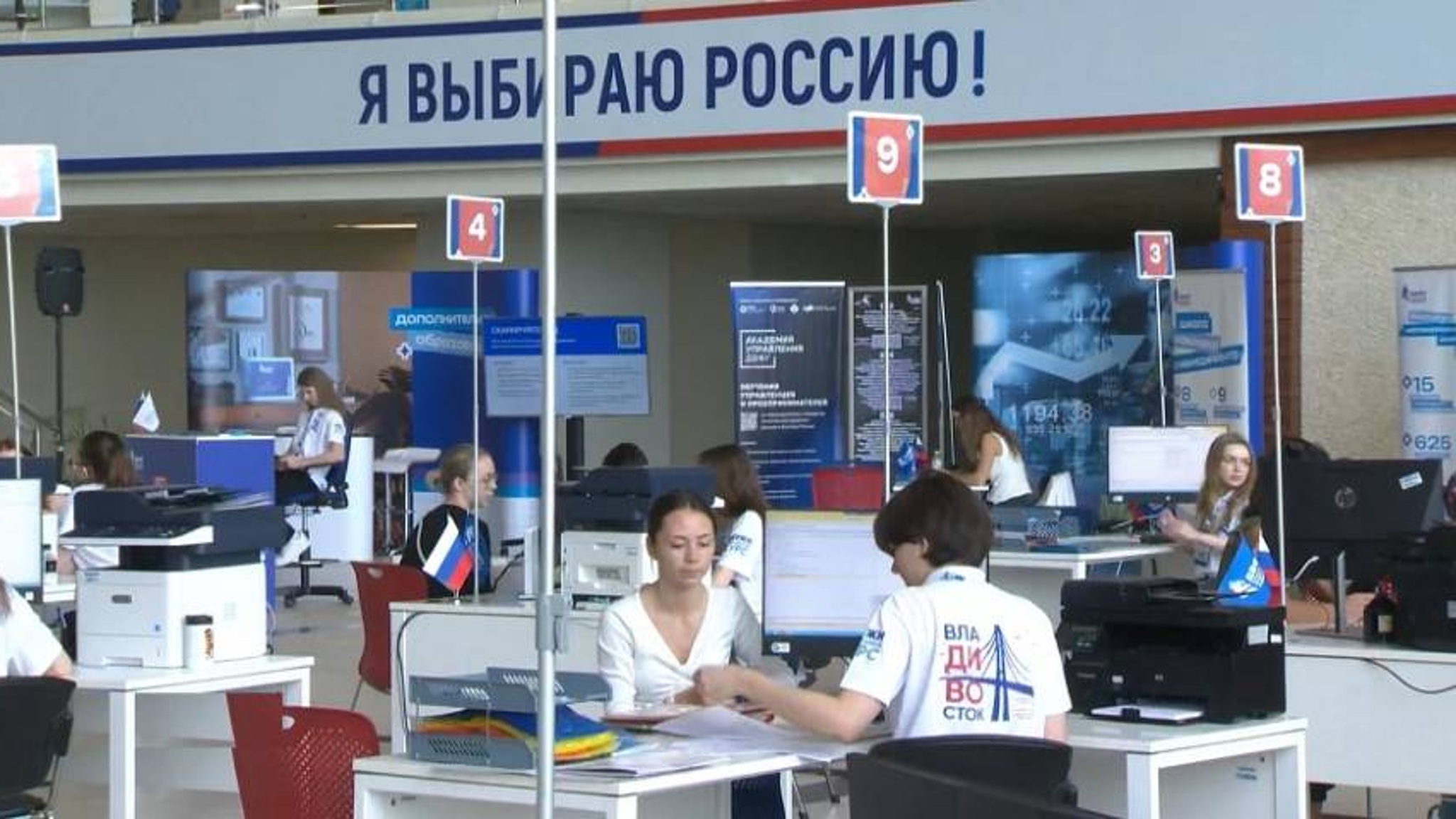 Вузы Владивостока выбирают выпускники школ со всей страны