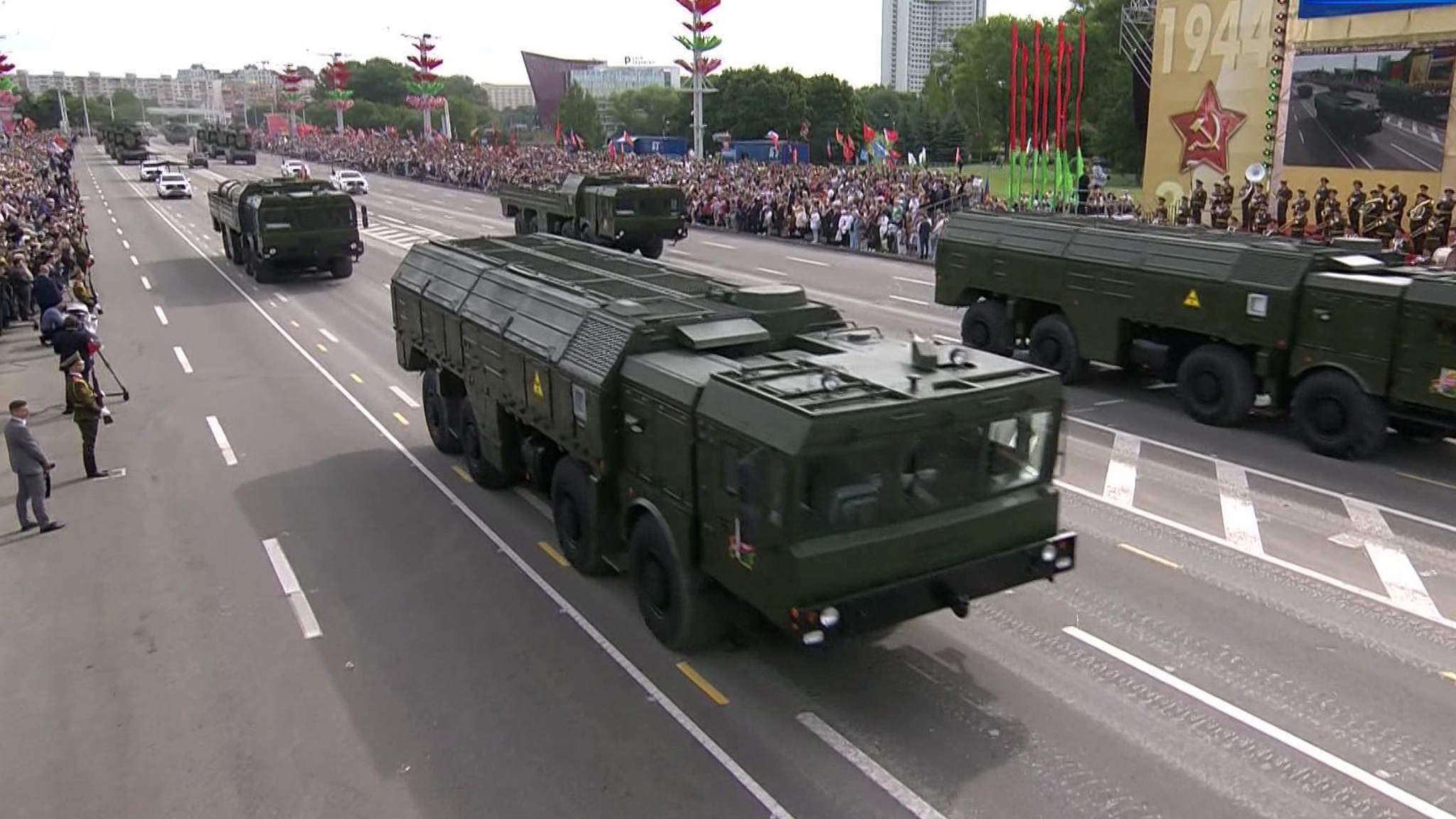 На военном параде в Минске впервые принял участие "Искандер-М"