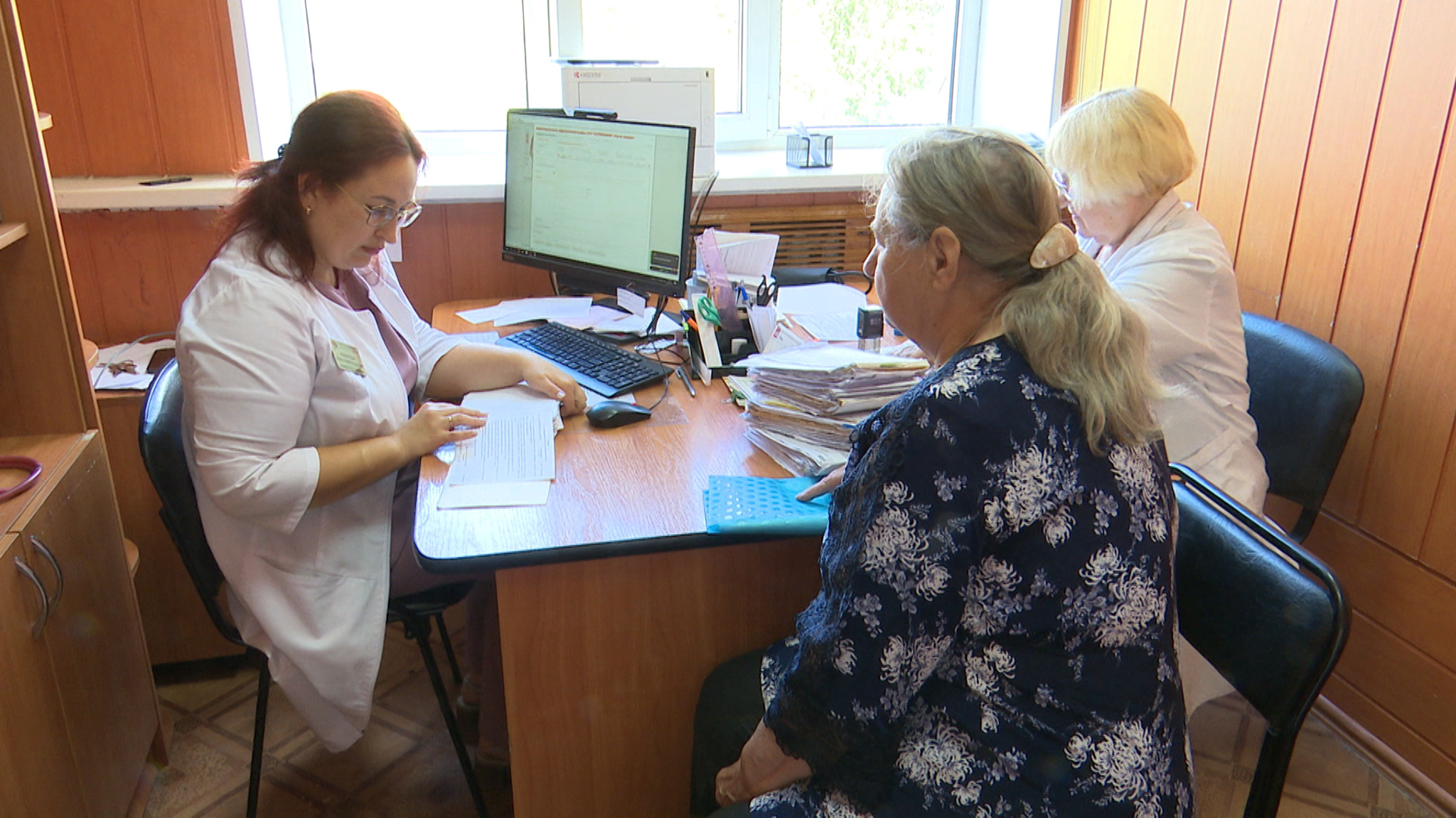 Вовремя принять верное решение и спасти жизнь. "Вести" узнали о тех, кто лечит сердца людей в Островской больнице