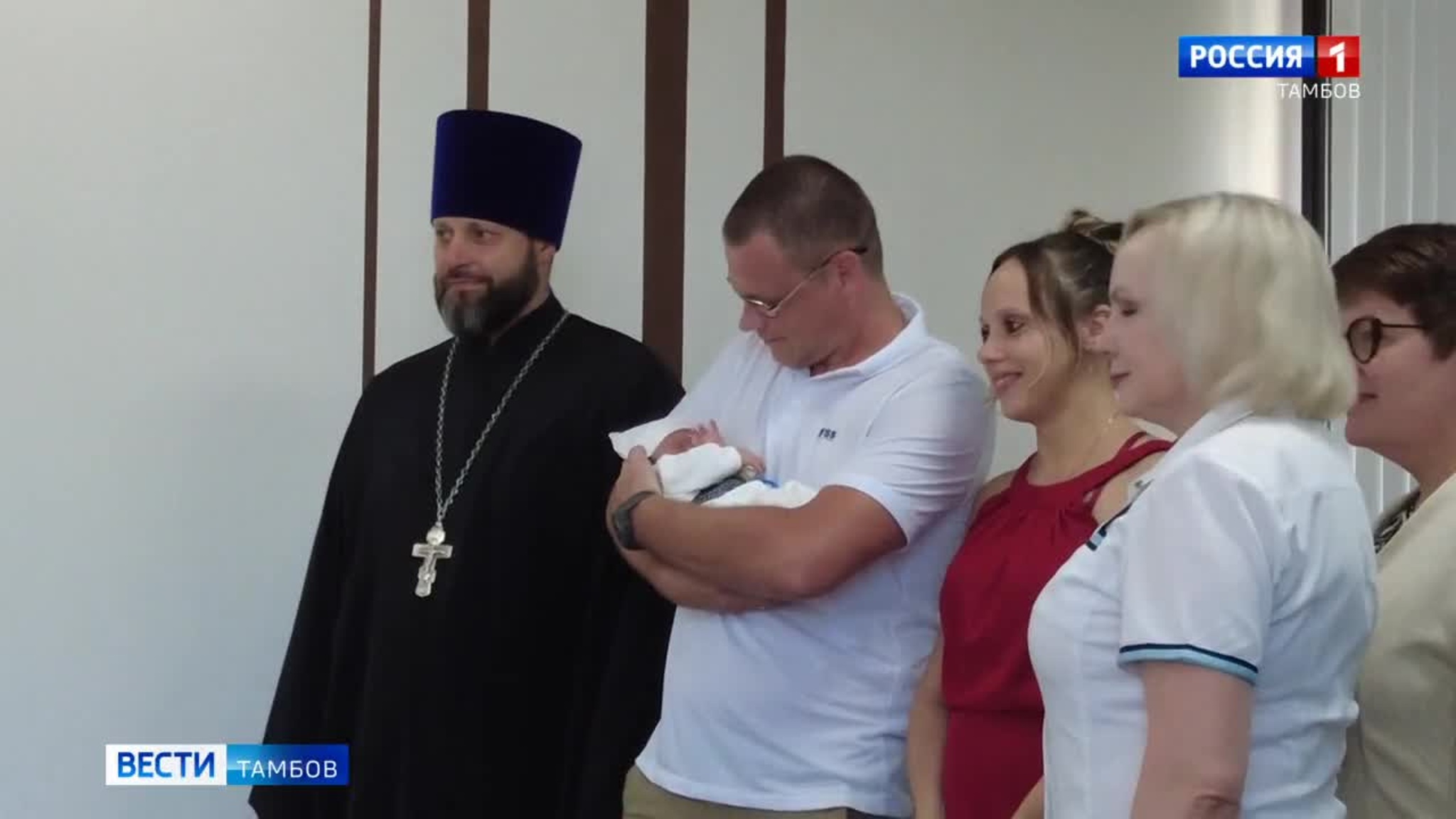 В День семьи, любви и верности из акушерского стационара второй больницы выписали маму с 12-м ребенком