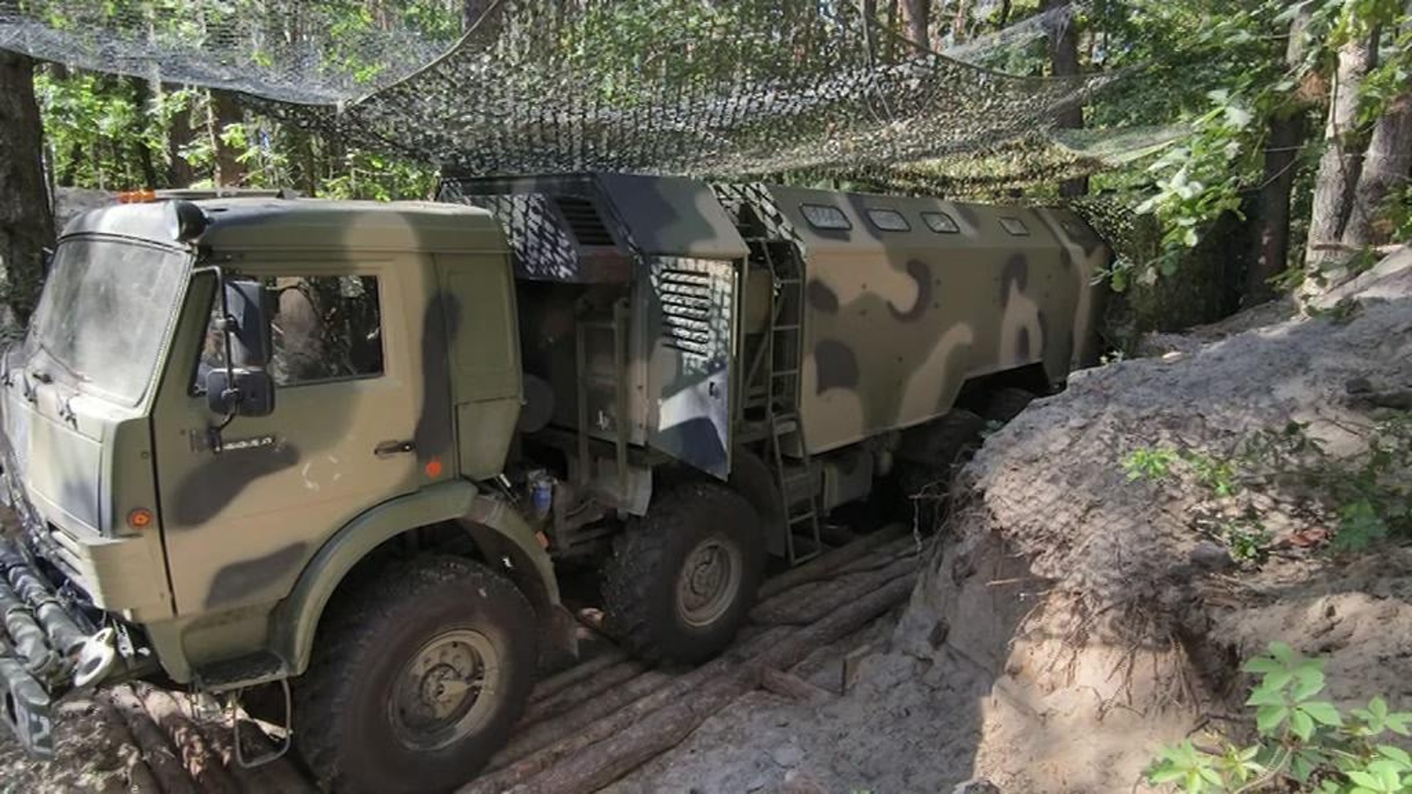 Передвижной комплекс обеспечивает российским военным комфортный быт