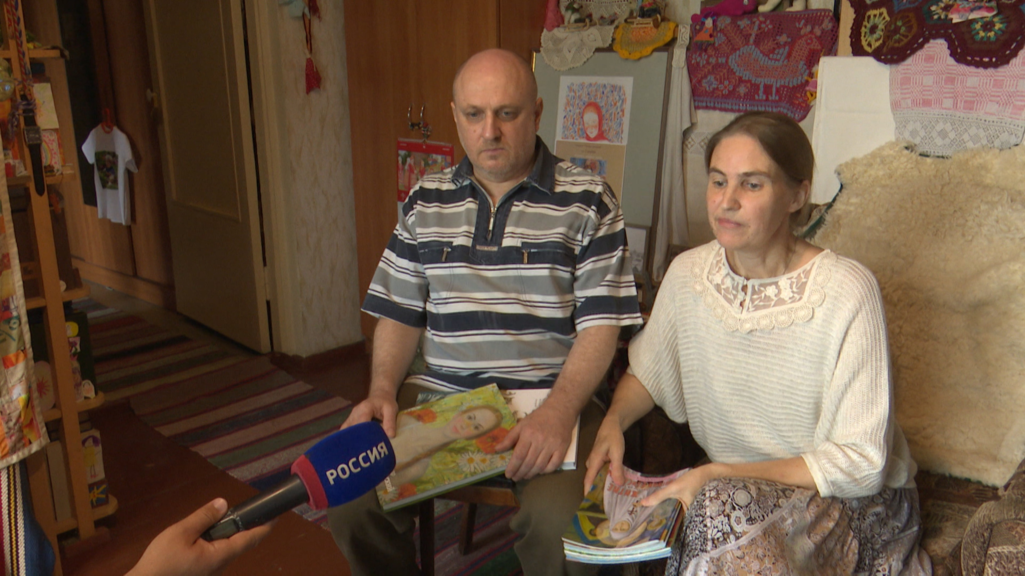 Пишут стихи, песни и рисуют картины. "Вести" познакомились с творческой семьей Оболенских