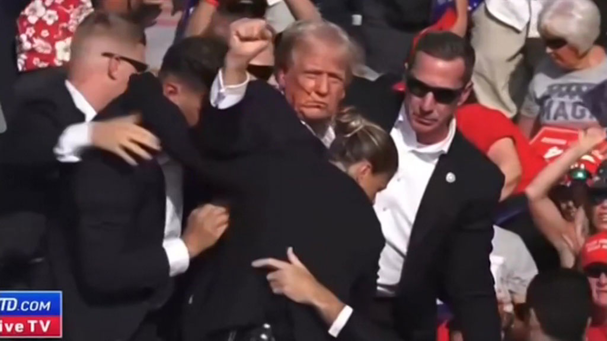 Покушение в прямом эфире: Трампа ранили во время митинга в Пенсильвании
