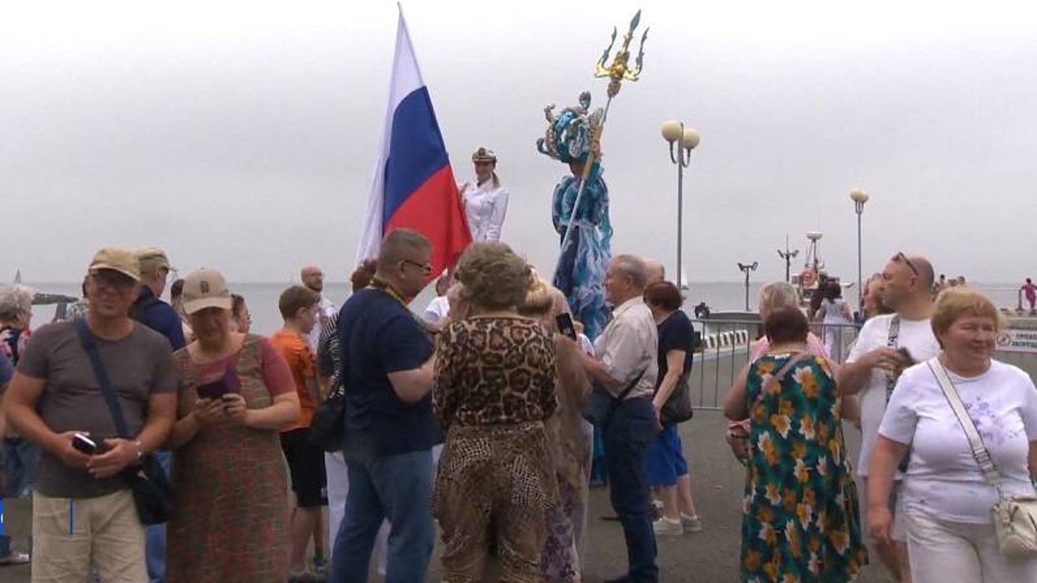 Нептун поздравил гостей праздника День рыбака во Владивостоке