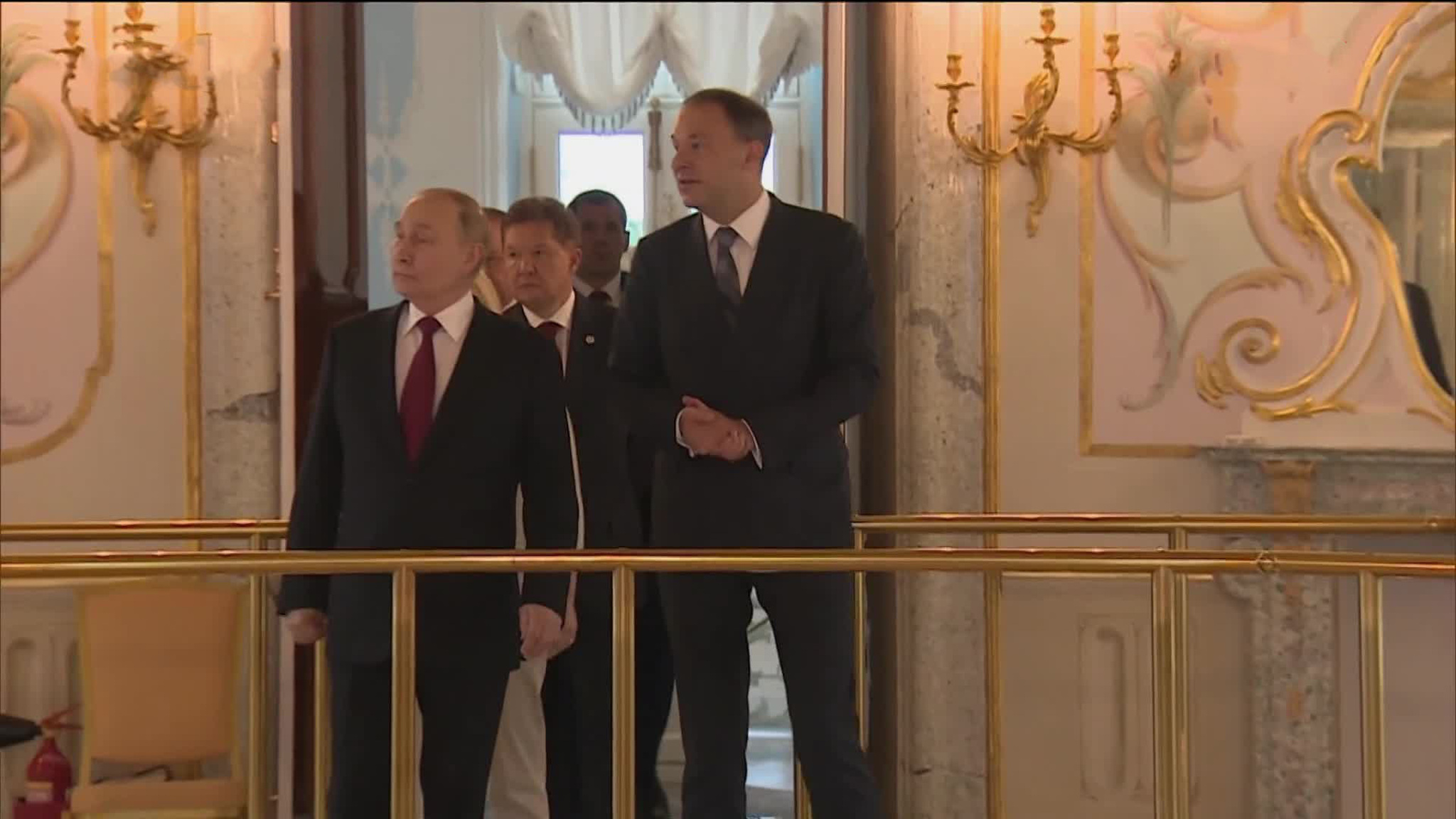 Президент Владимир Путин посетил дворцово-парковый ансамбль Ораниенбаум