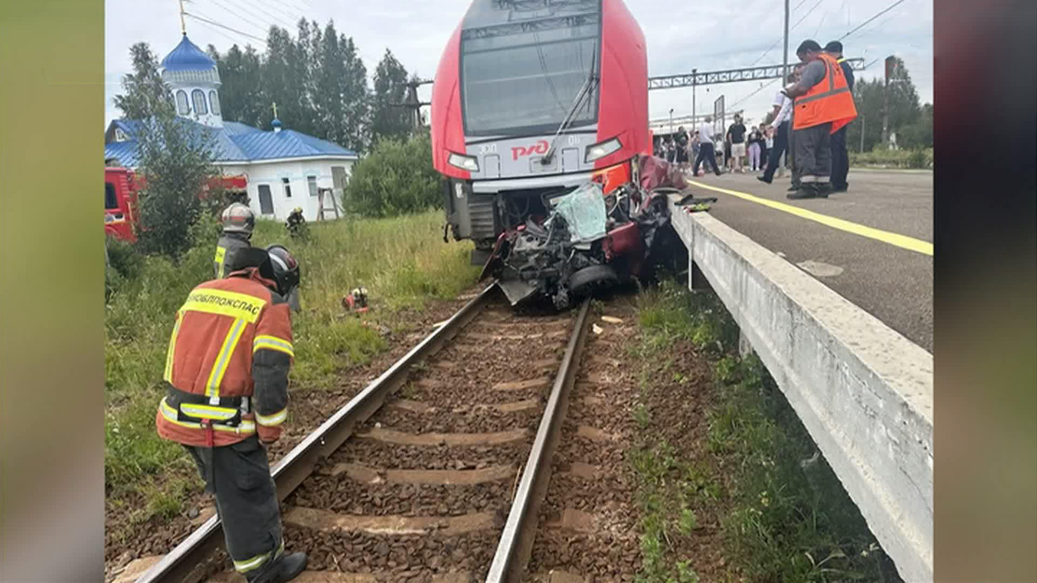 Двое взрослых и двое детей погибли при столкновении "Ласточки" и "Рено"