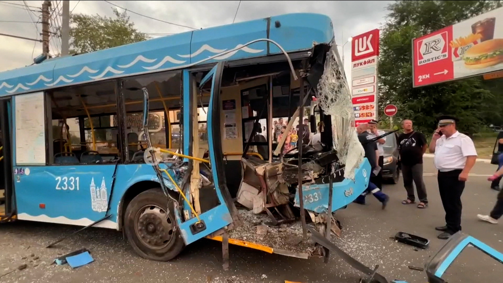 В массовой аварии в Саратове пострадали 12 человек