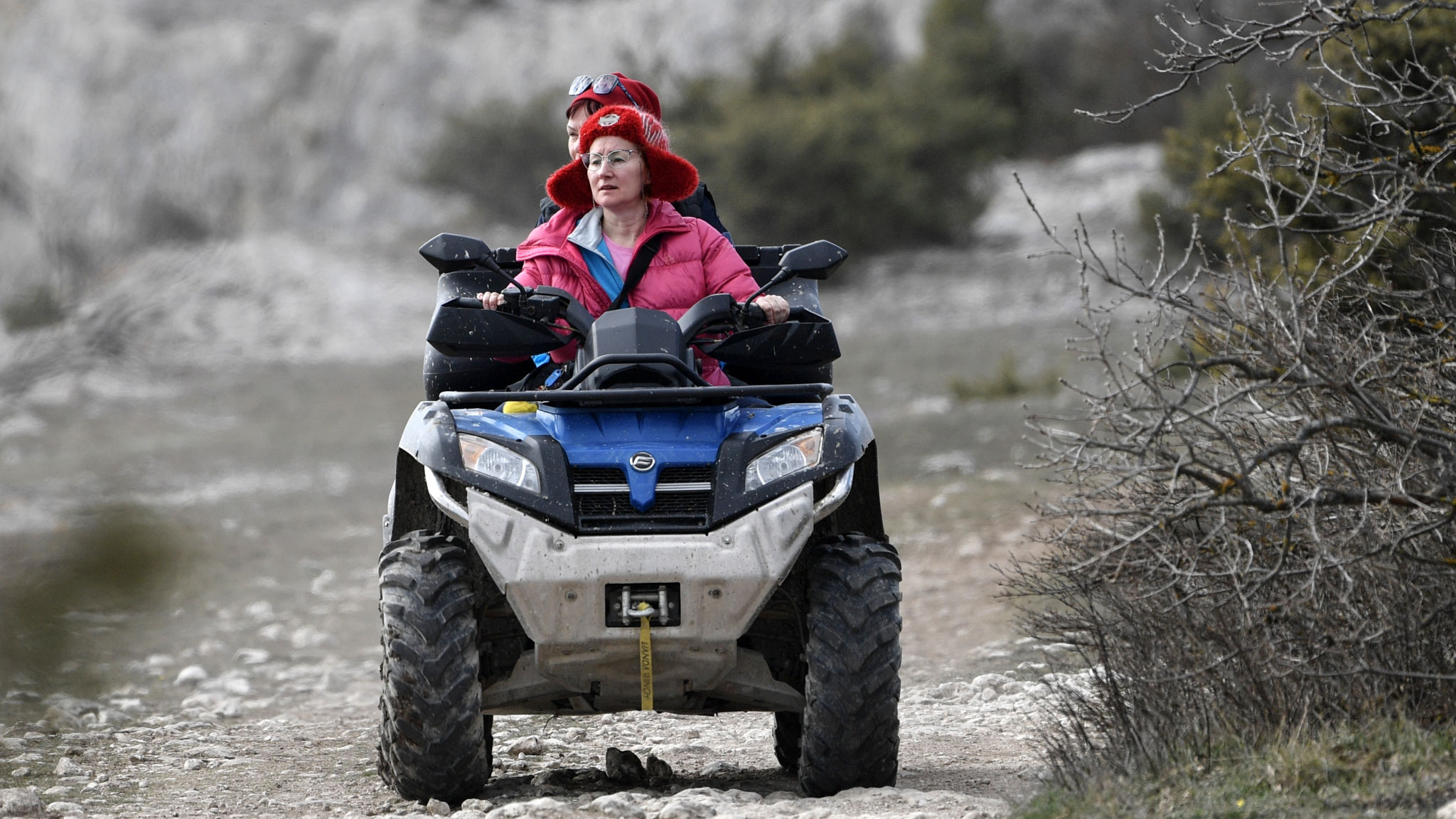 В Курской области провели тест-драйв техники для эвакуации раненых