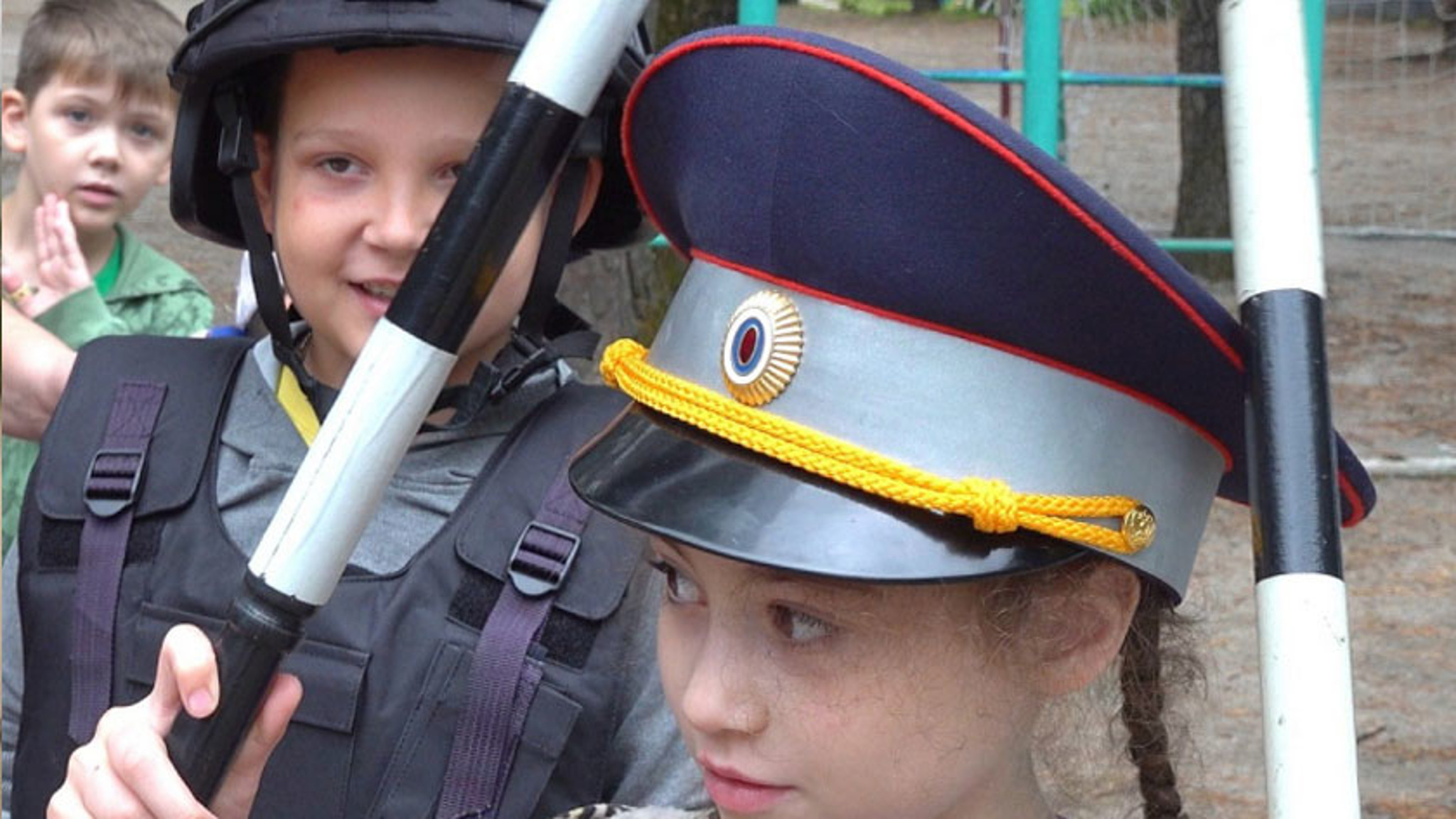 Юные амурчане примерили полицейскую амуницию и почувствовали себя детективами
