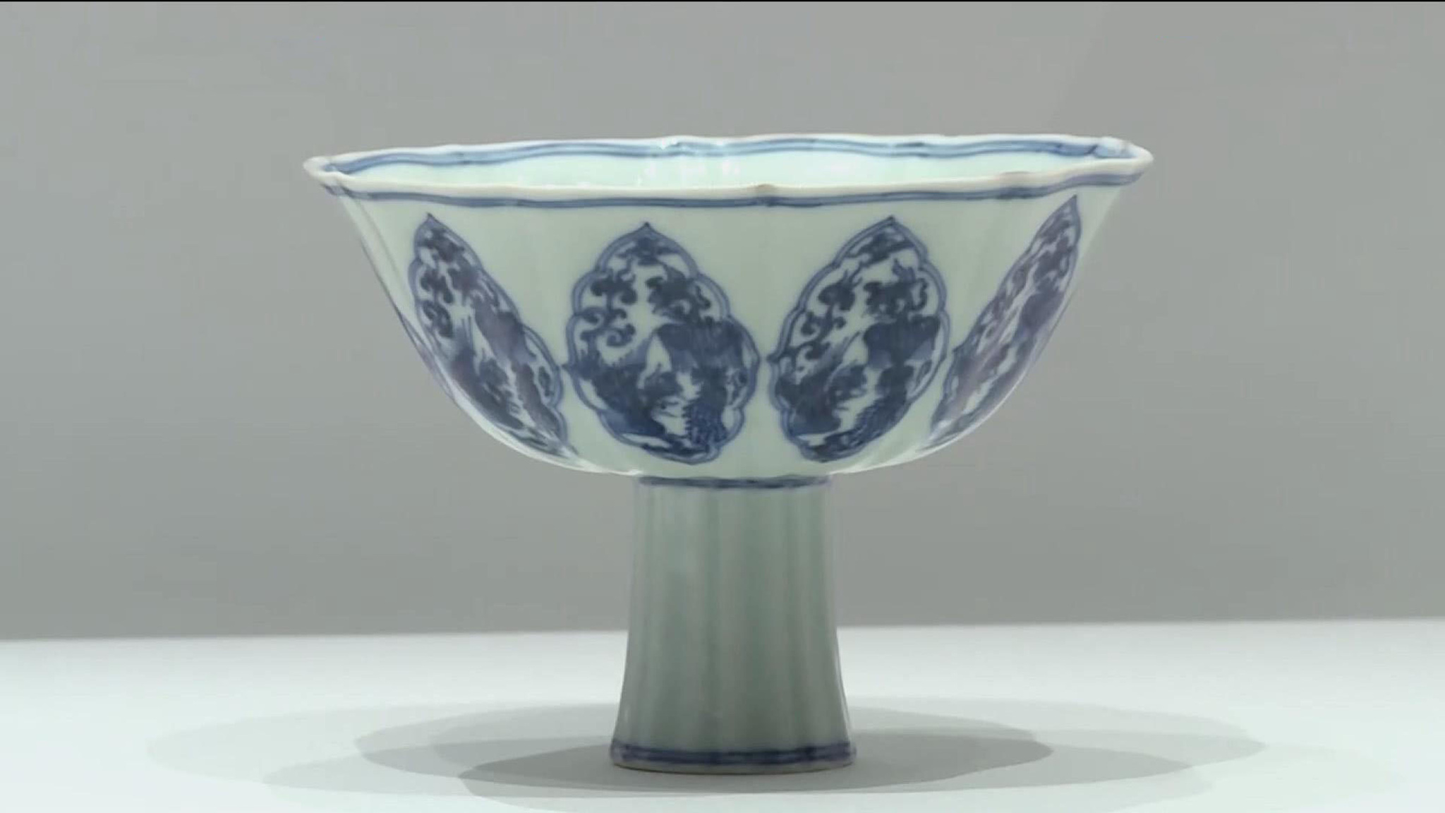 Дворец-музей Гонконга представил экспозицию шедевров керамики