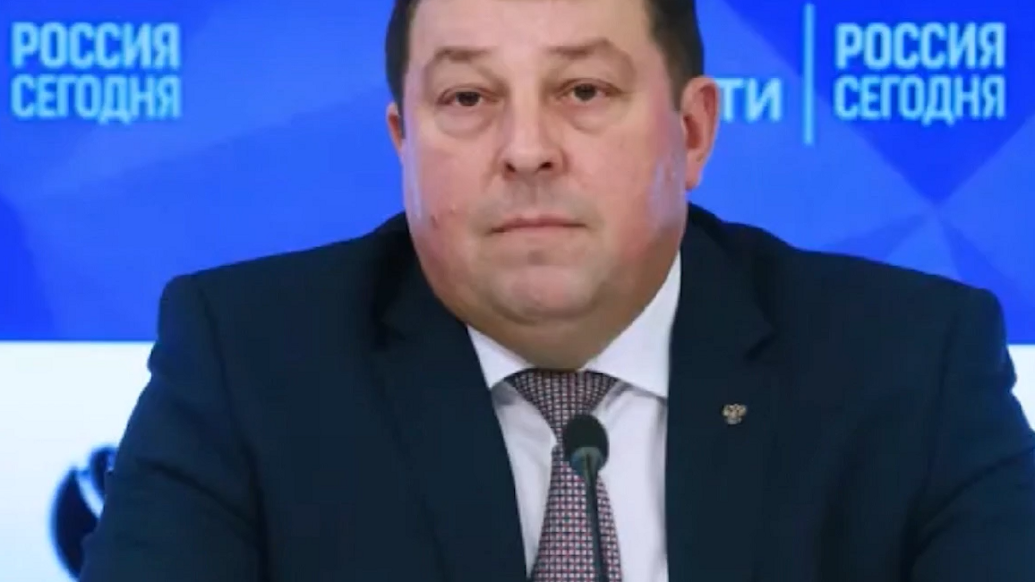 Президент России Владимир Путин подписал указ о награждении государственным наградами трех саратовцев