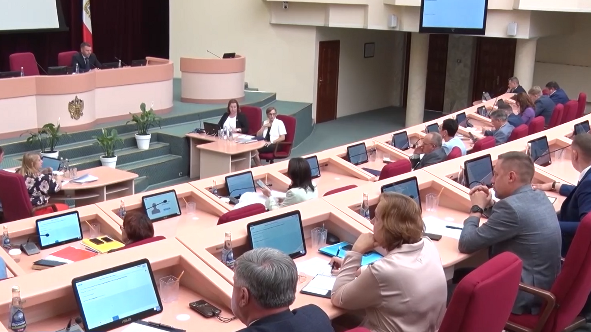 Депутаты областной Думы внесли изменения в главный финансовый документ