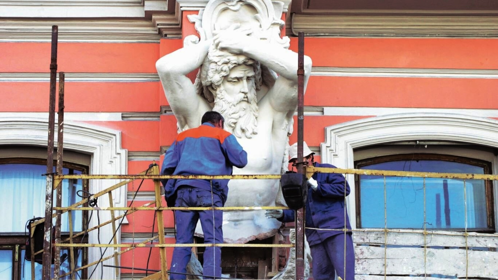 Собственникам квартир в старинных домах упростят их ремонт