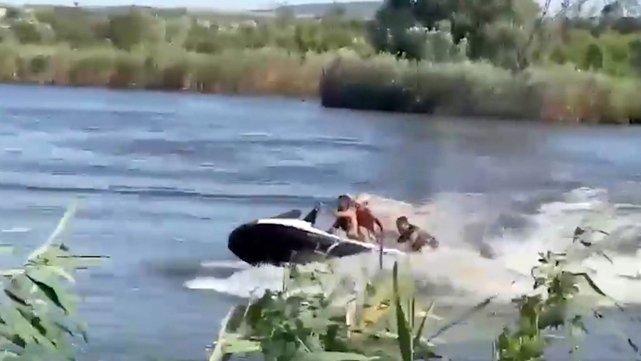 На Кубани погибли три человека во время катания на гидроцикле