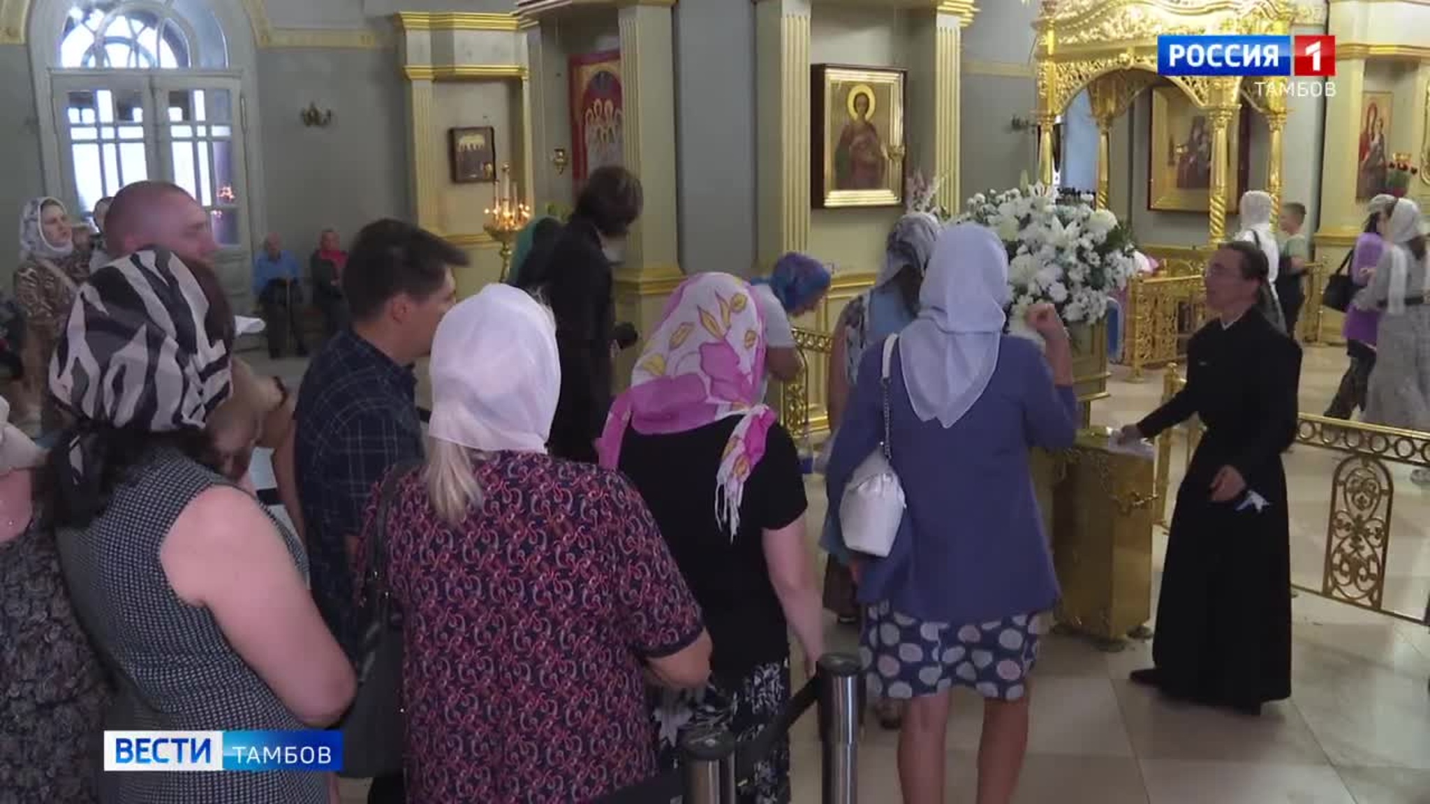 Тысячи тамбовчан молятся о Победе перед чудотворной Казанской иконой Божией Матери