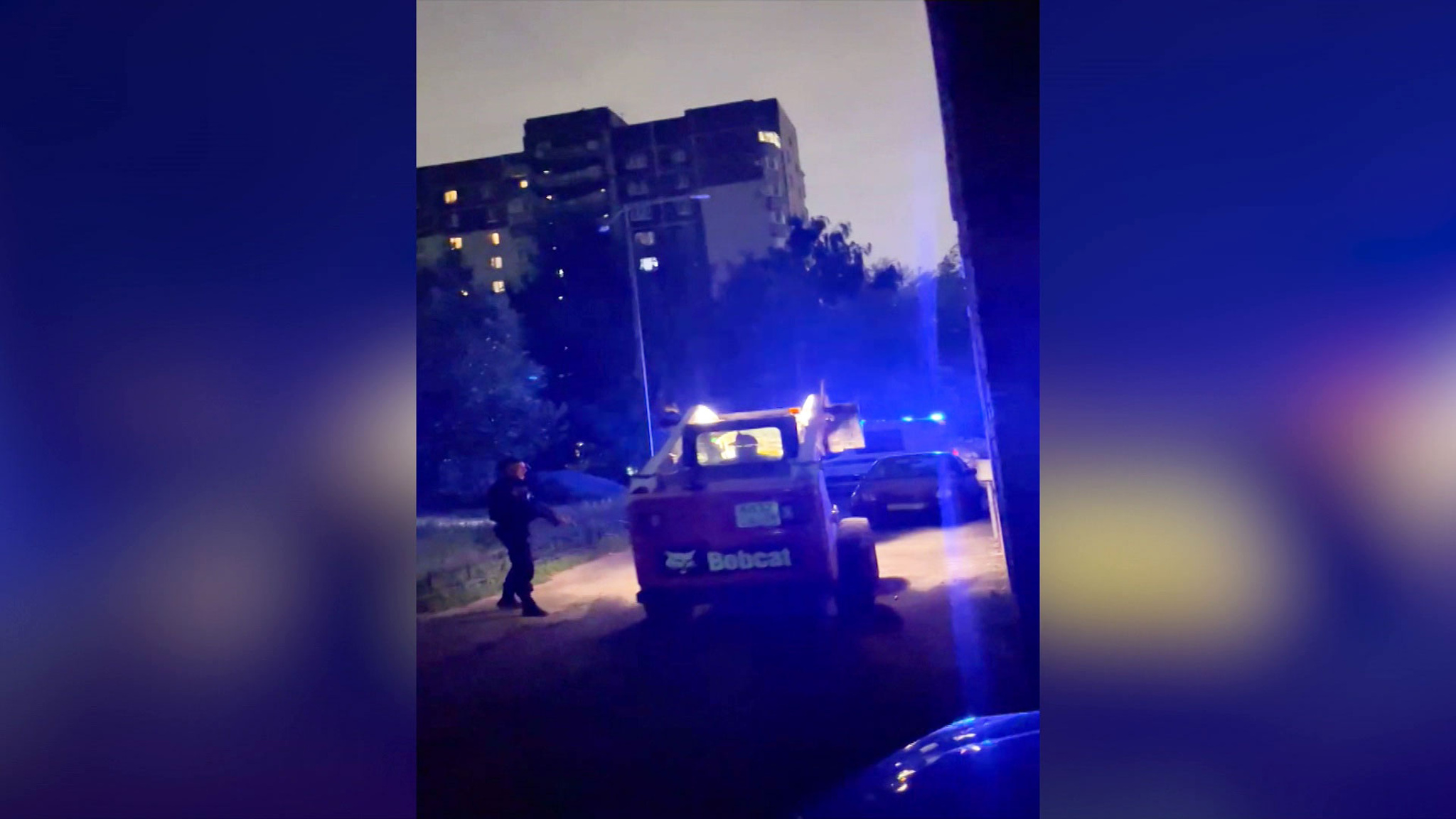 Дорожный погрузчик пришлось тормозить со стрельбой