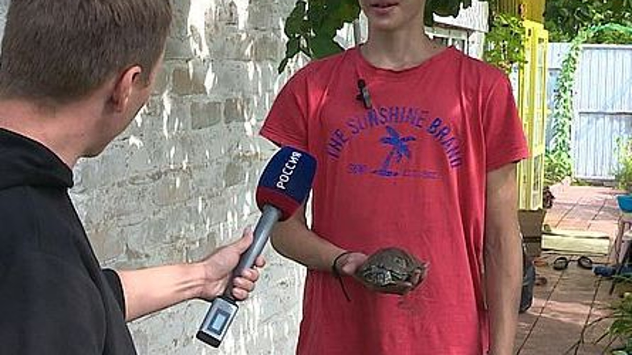 Юный орловец спас из горящего дома брата и сестру