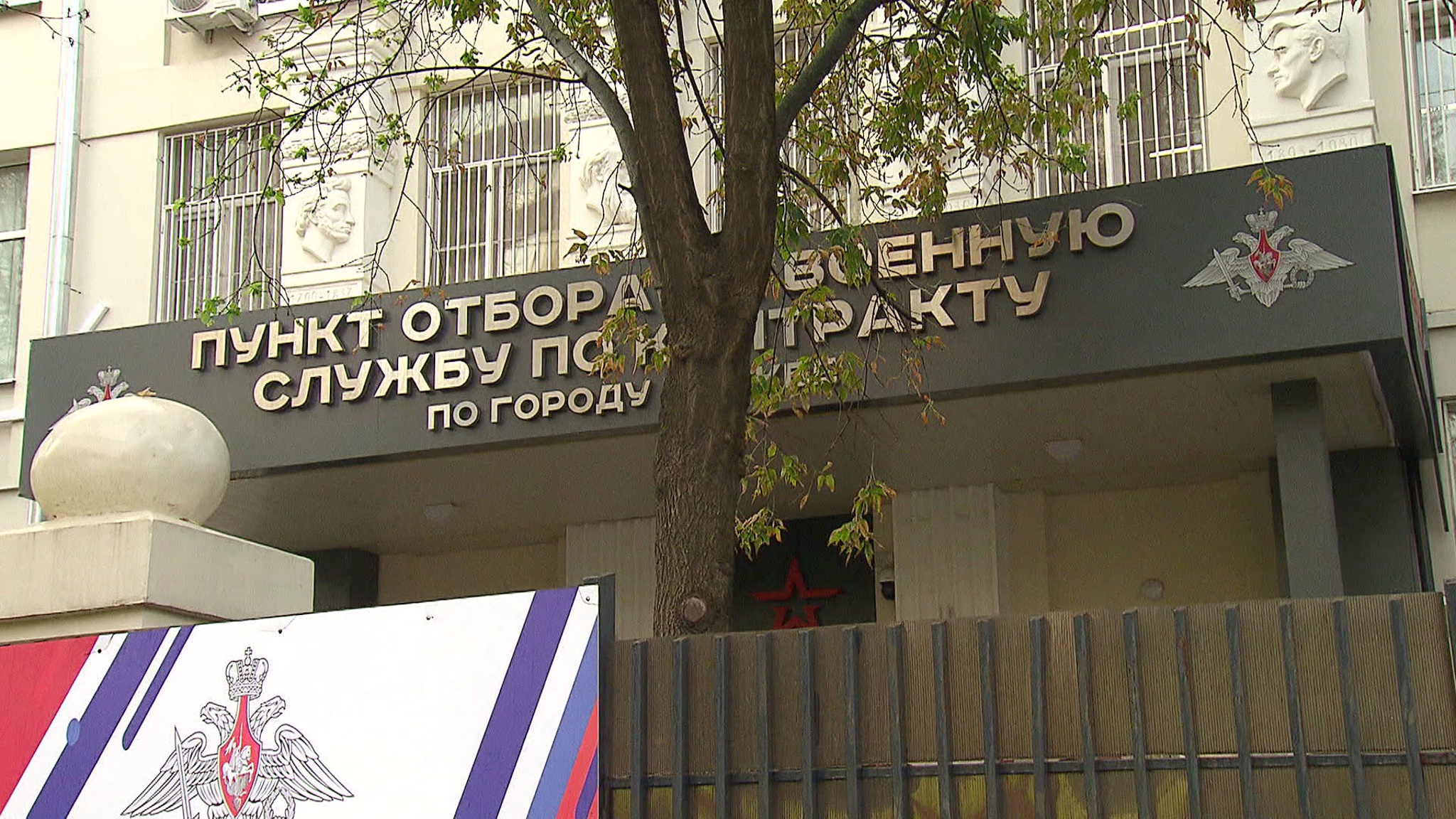 Заключившим контракт на службу в зоне СВО выплатят 400 тысяч рублей