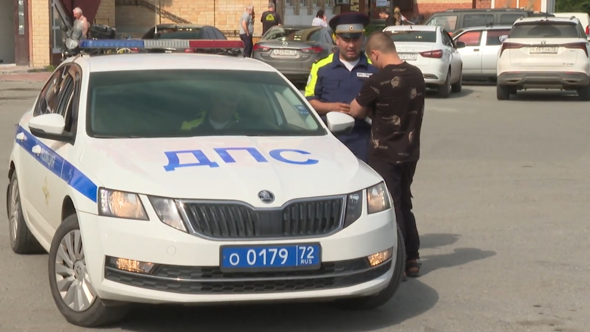 Автоинспекторы напоминают тюменцам о правилах передвижения на электросамокатах