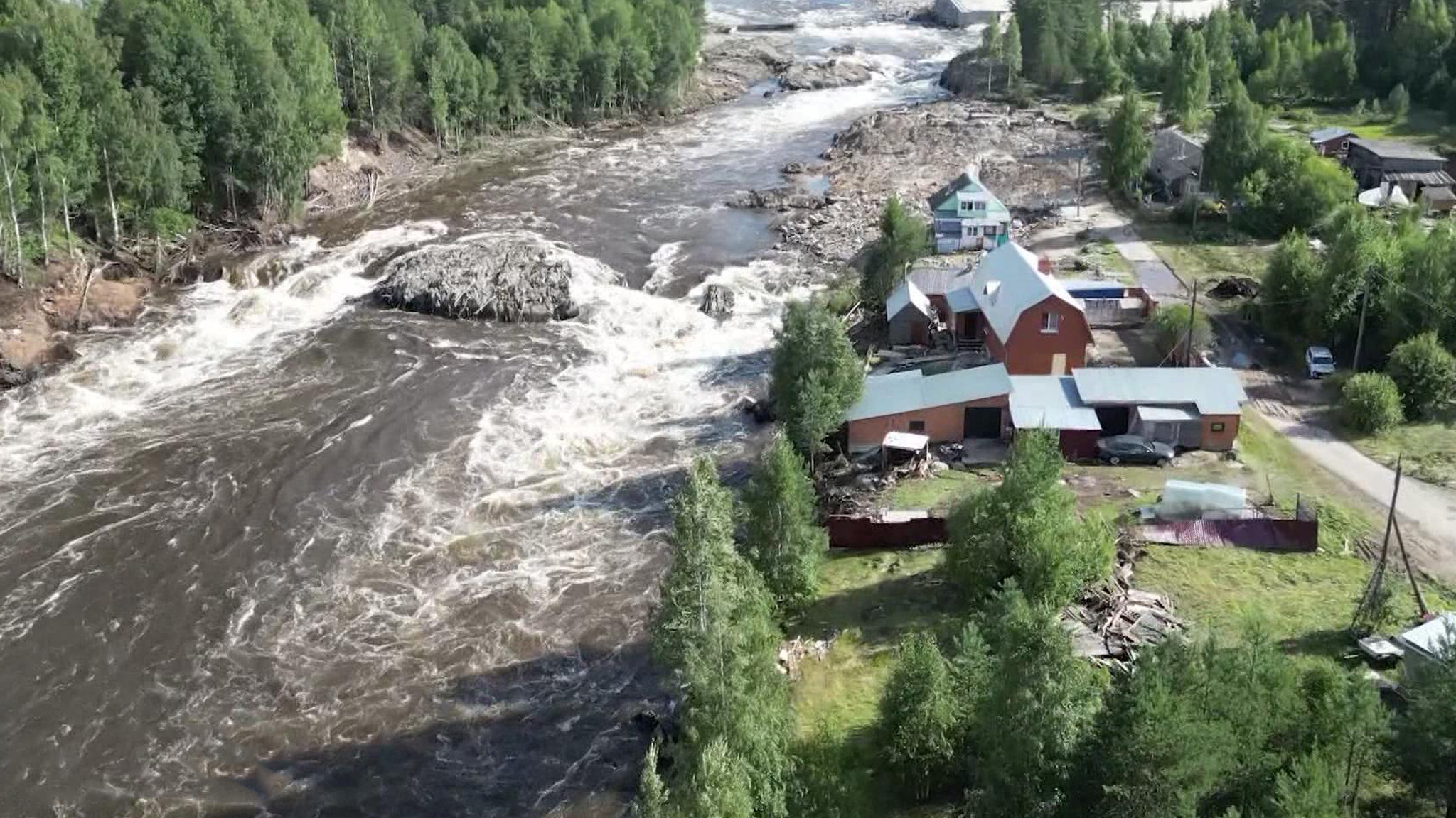 В Карелии ликвидируют последствия прорыва дамбы