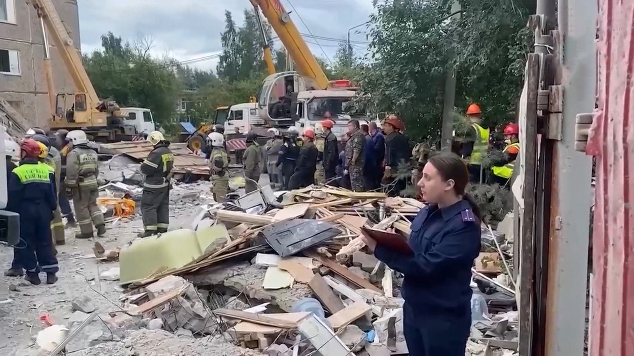 Спасатели вывезли с места обрушения дома в Нижнем Тагиле 400 тонн обломков