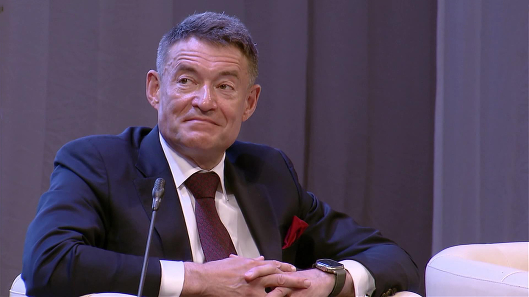 Доктор Андрей Карпин принимает поздравления