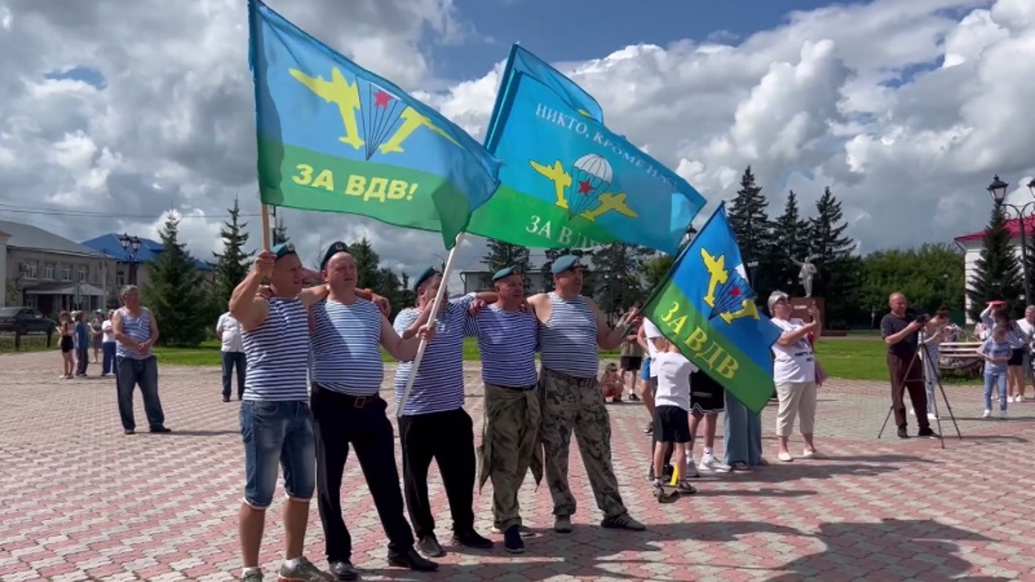 Тюменский десантник в день ВДВ сыграл свадьбу