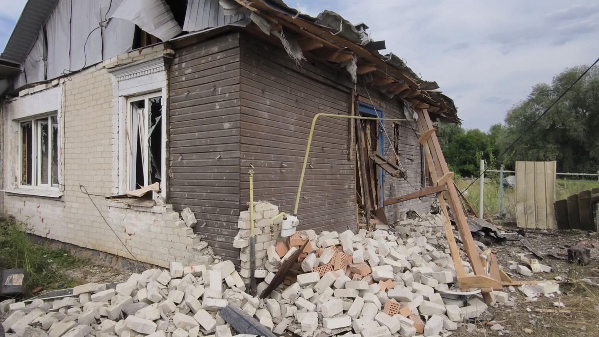 По жилым кварталам Шебекина неонацисты били из артиллерии натовским калибром