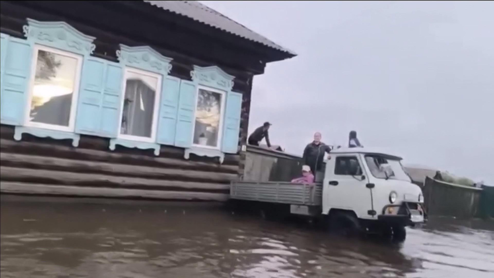 Большая вода заполонила Бурятию и Забайкалье