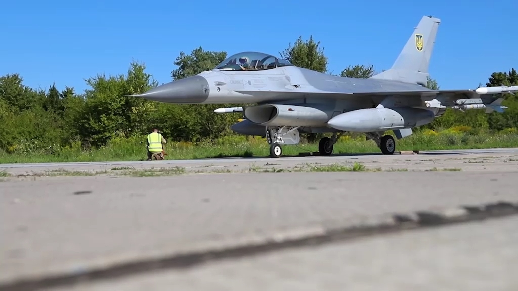 Зеленский объявил о прибытии F-16 на Украину