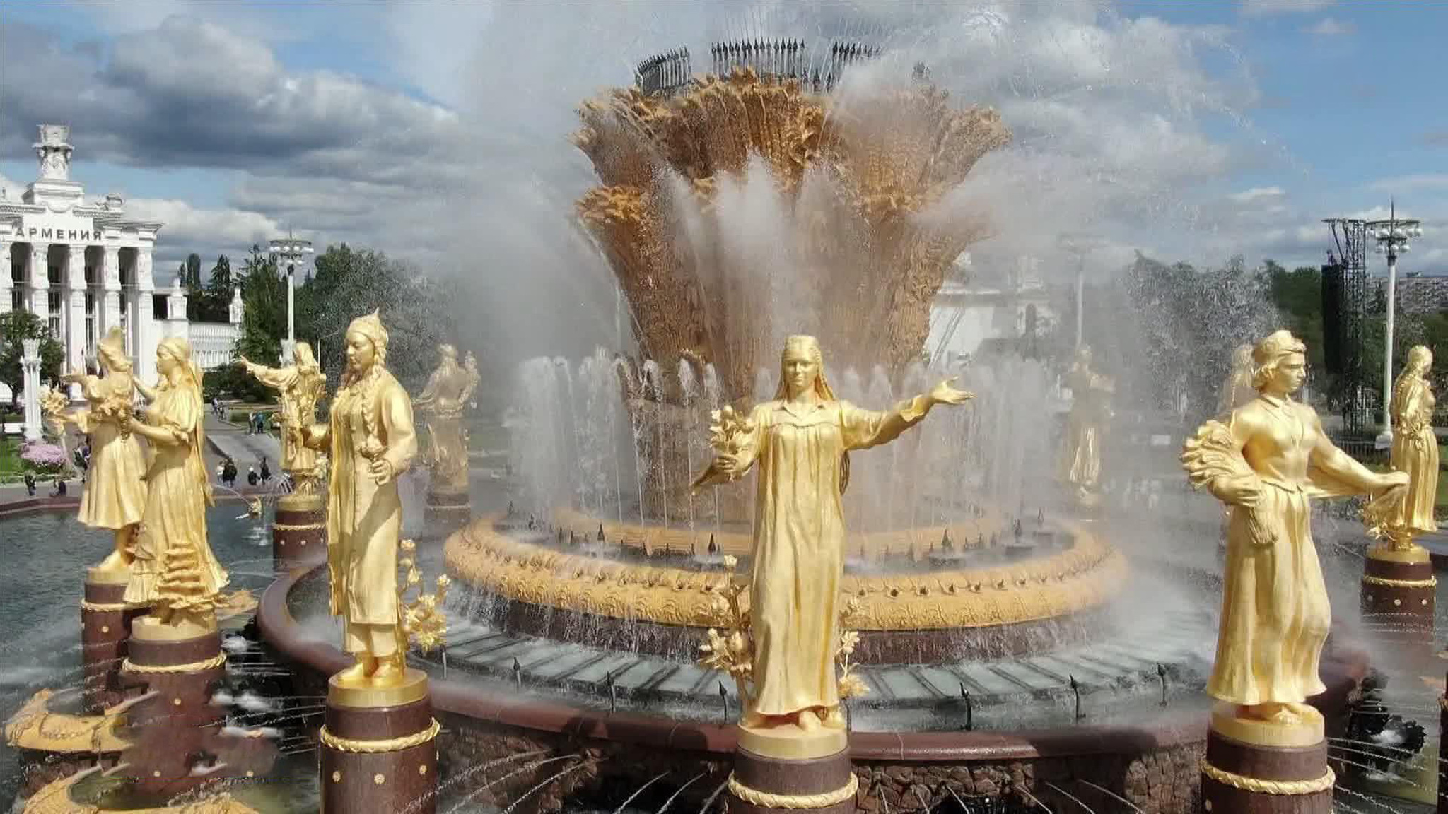 ВДНХ – невероятных размеров путеводитель по стране