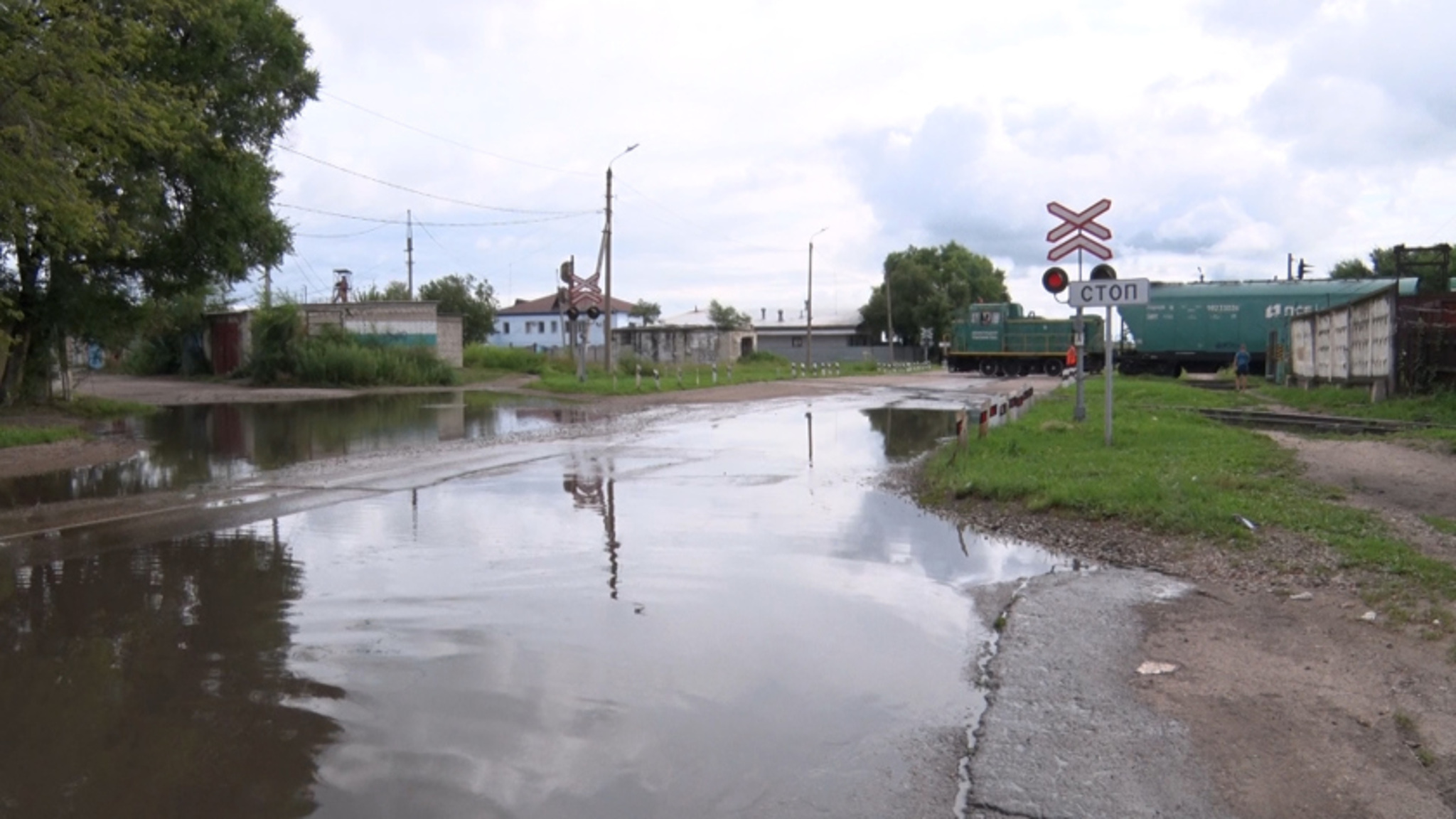 160 кубометров воды вывезли за ночь с благовещенских улиц