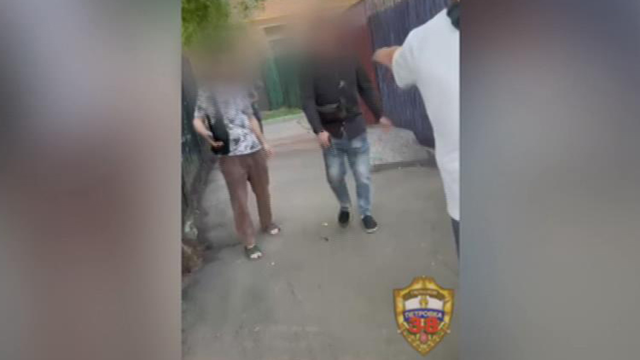 Мужчине, открывшему стрельбу по самокатчикам в Москве, грозит до 7 лет