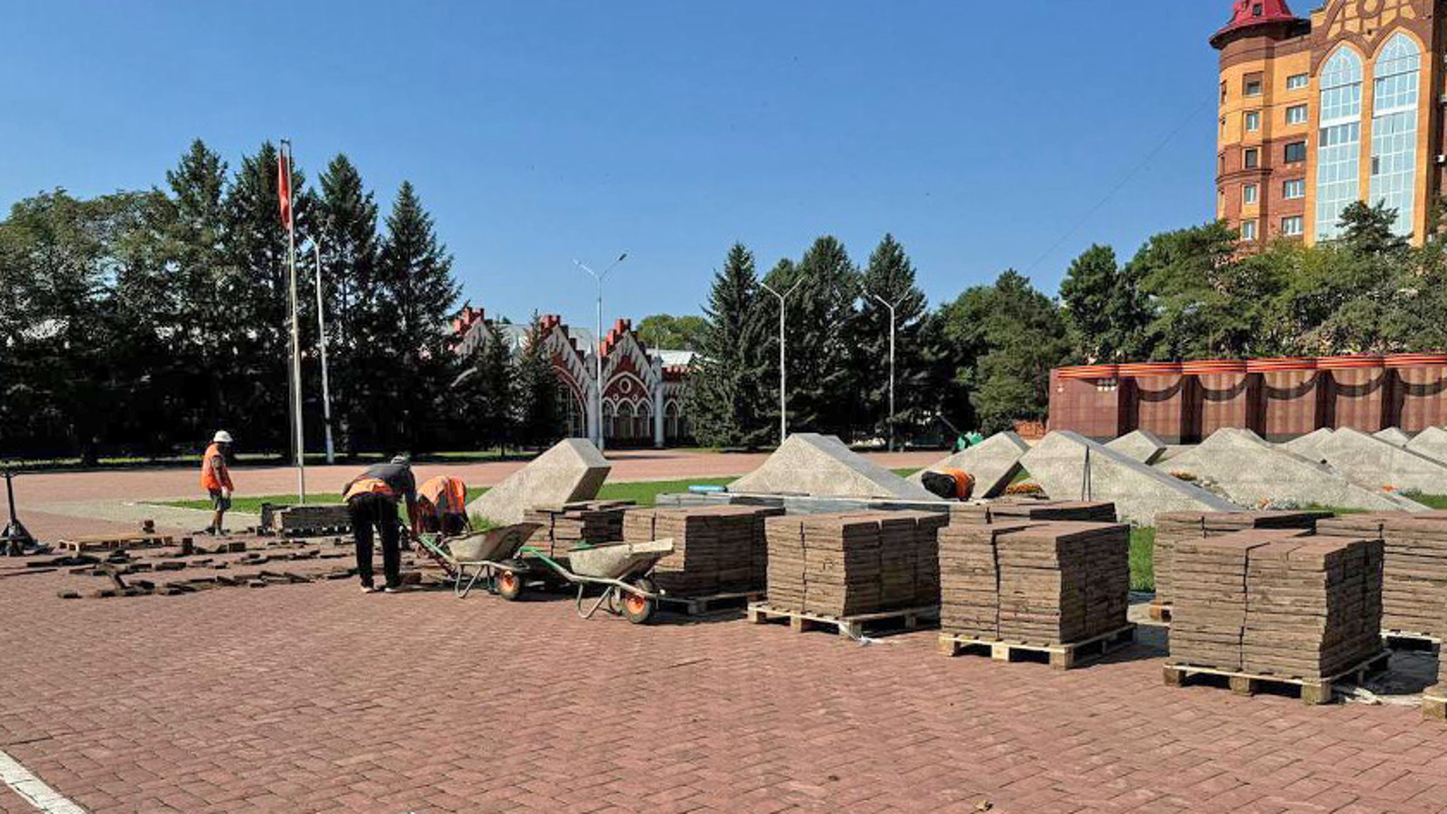 В Благовещенске приступили к ремонту площади Победы