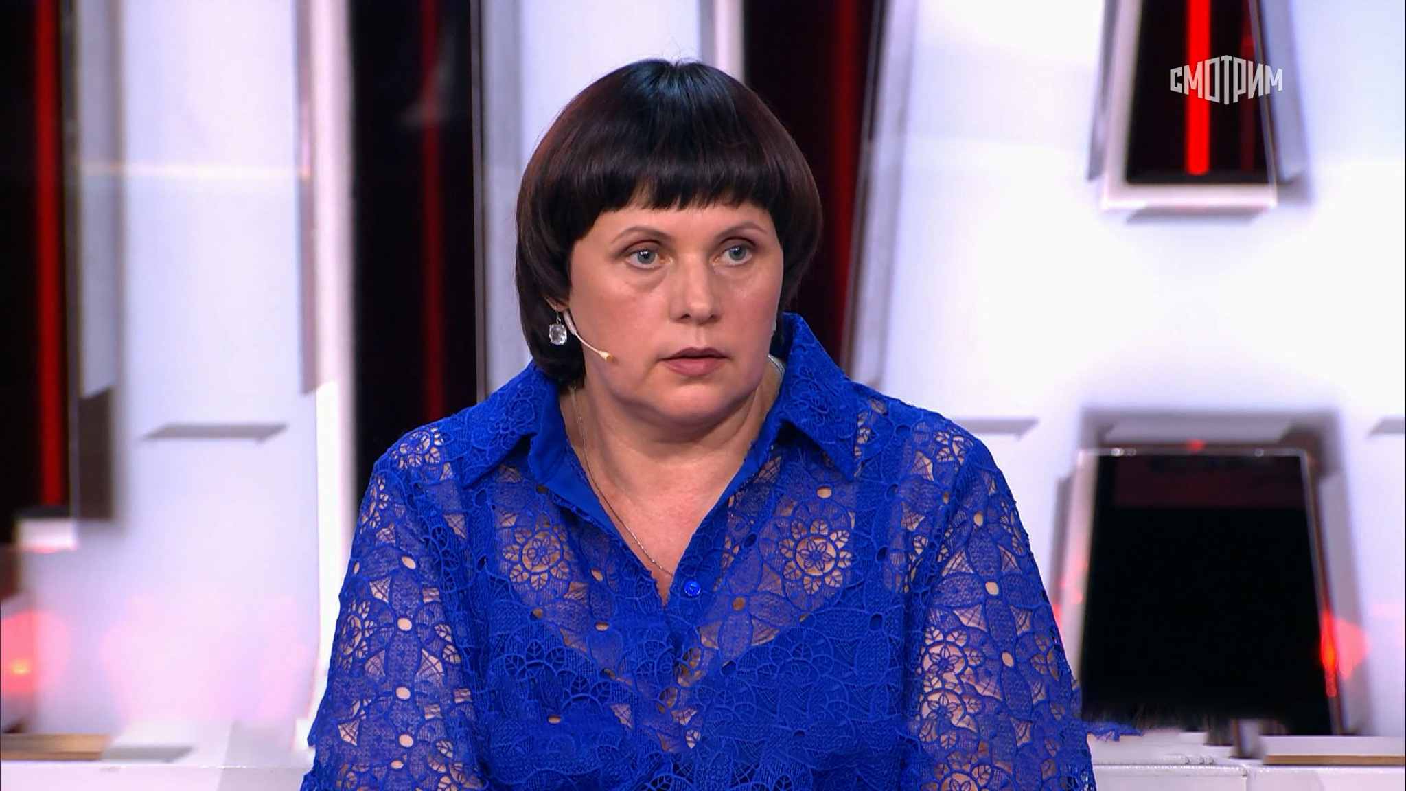Сенатор Елена Афанасьева: "Если тебе дают по лицу – ты должен покинуть человека"