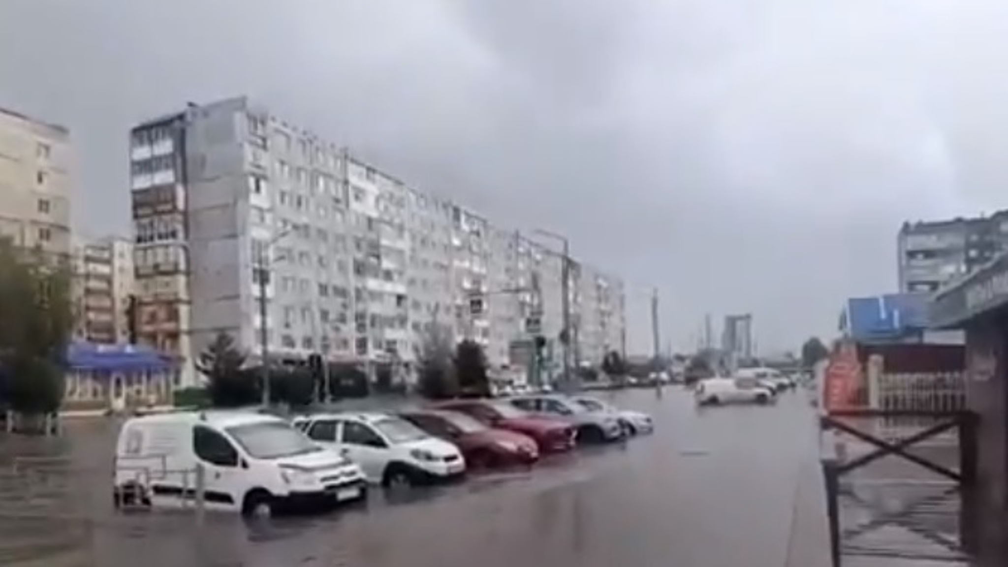 Улицы Тобольска затопило из-за сильного ливня