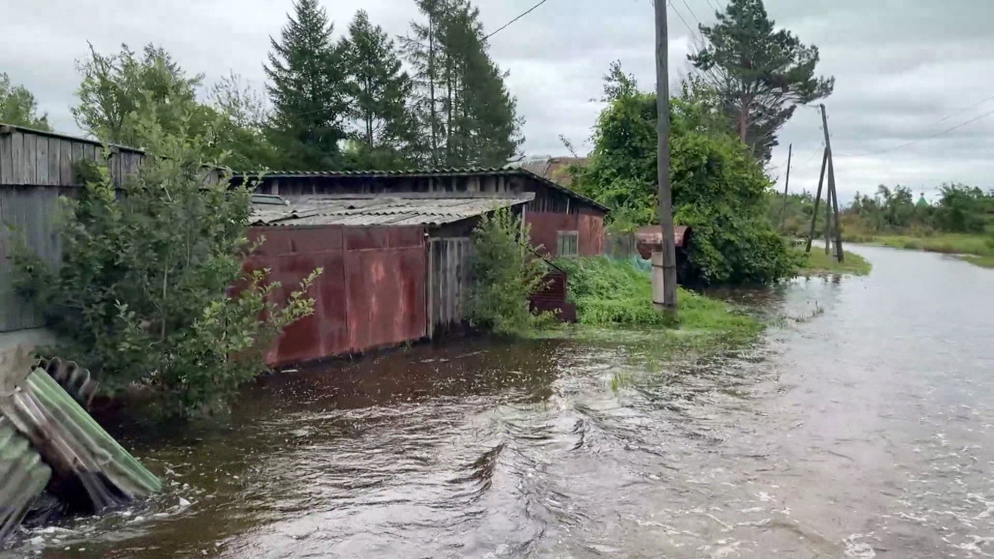 Фонтаны и водовороты: последствия экстремальной погоды в Приморье