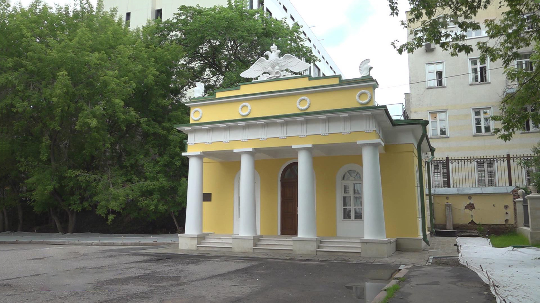 Реставраторы вернут былой блеск усадьбе "Нескучное"