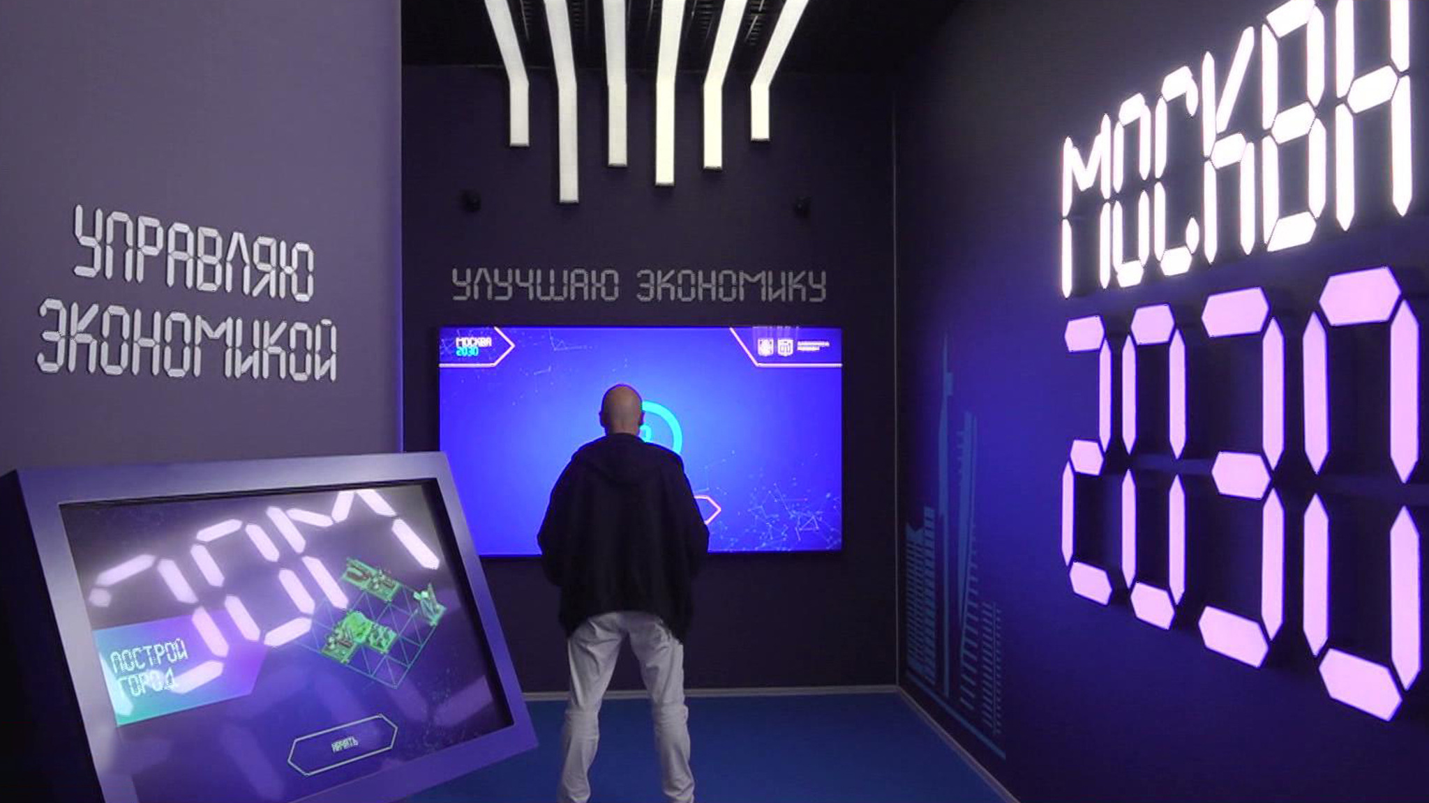 Более 20 дизайнеров представили свои коллекции на форуме-фестивале "Москва-2030"