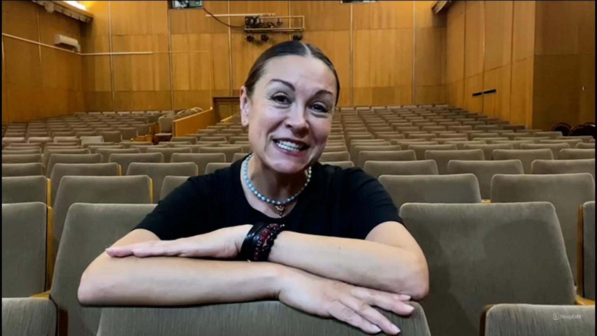 Актриса Оксана Базилевич пригласила россиян посетить кинофестиваль "Волгоградский факел"