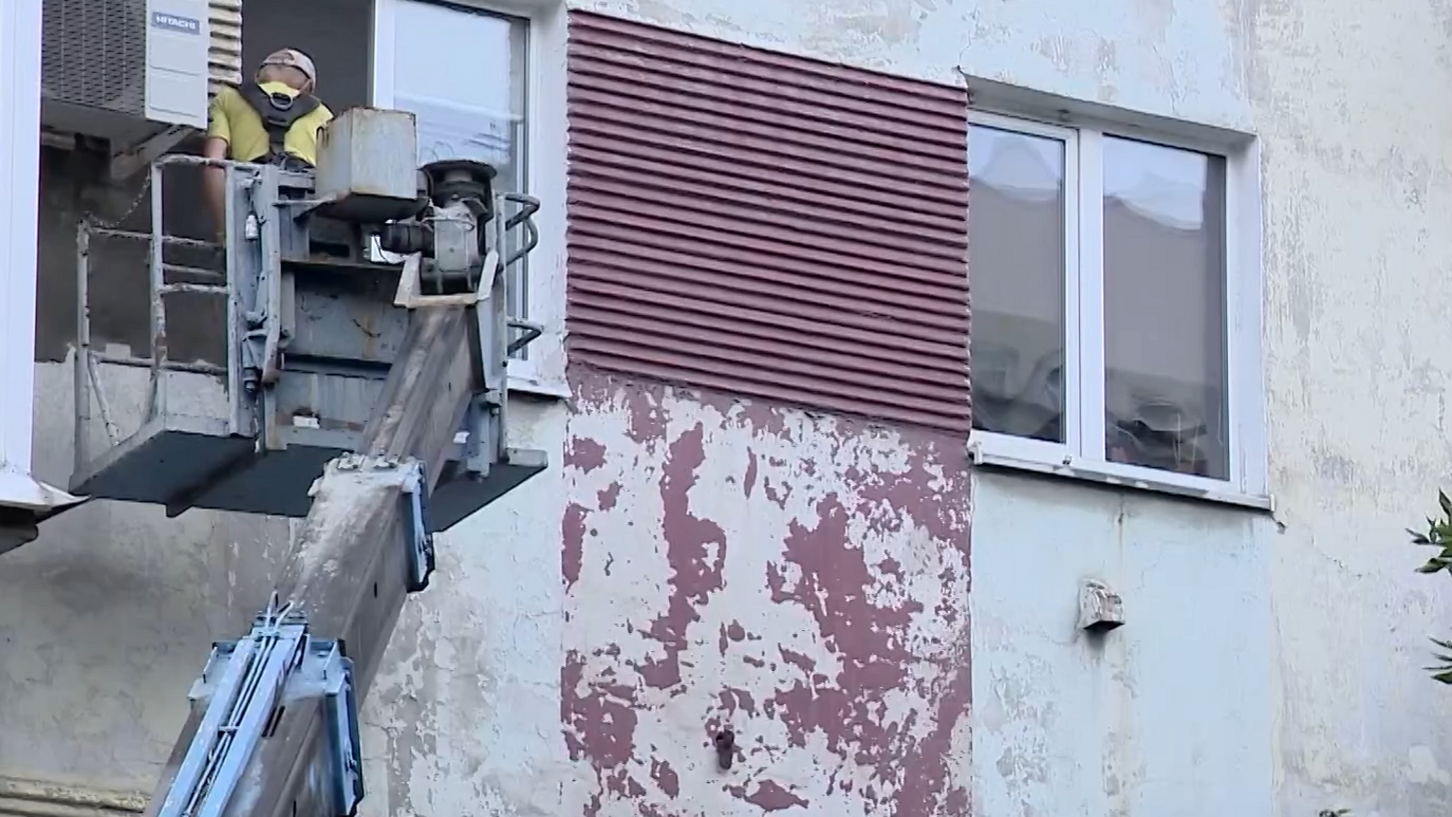 В центре Саратова продолжаются работы по ремонту фасадов