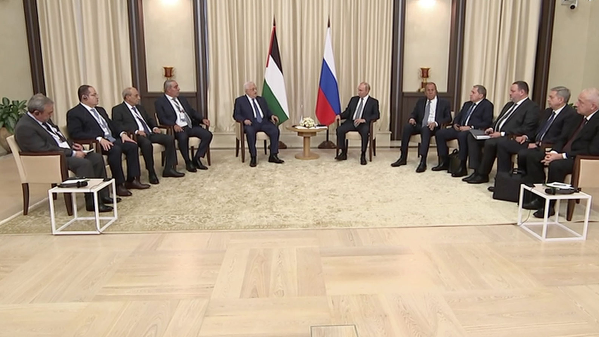 Путин провел переговоры с лидером Палестины