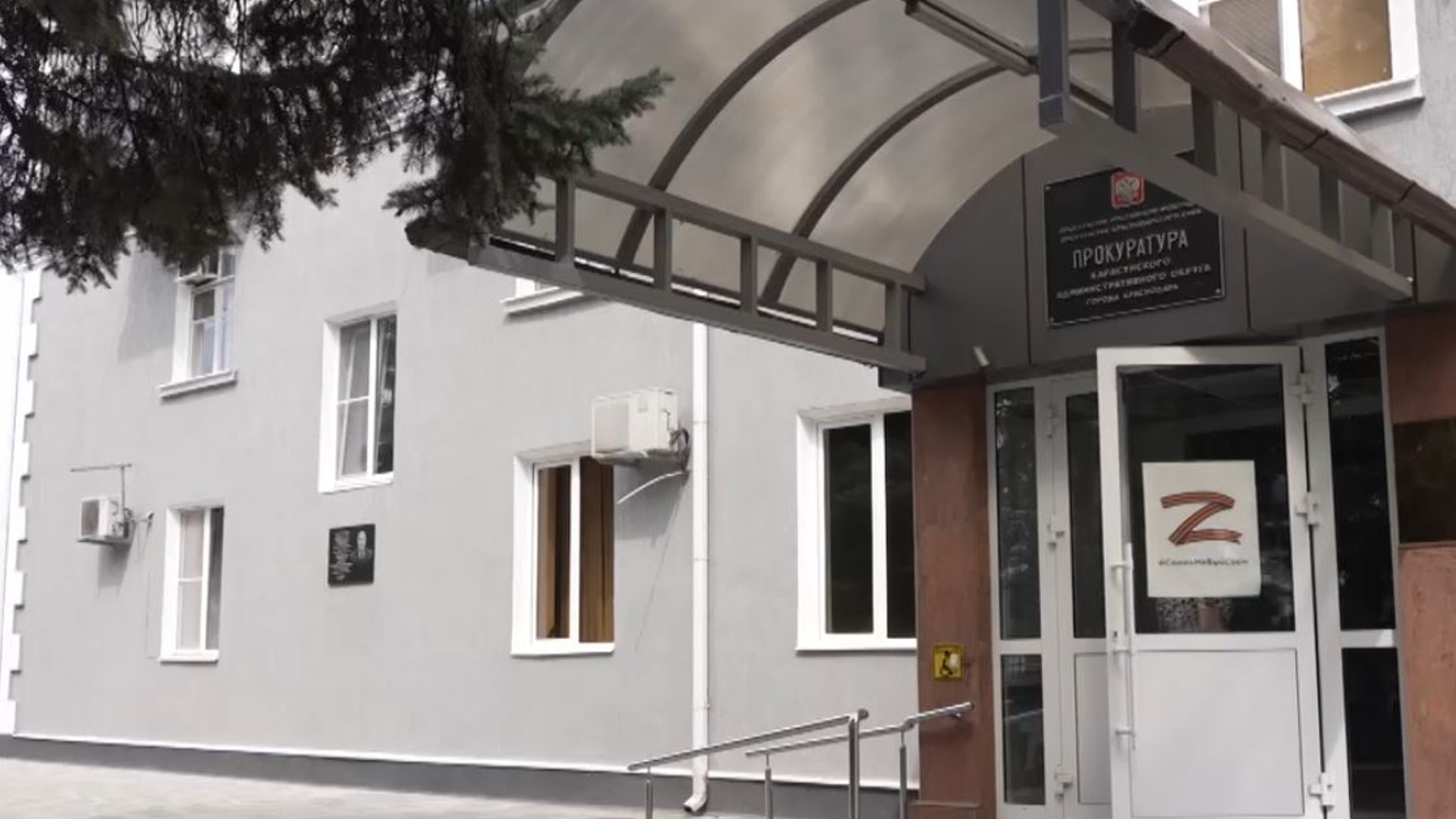 Сотрудники одного из предприятий Краснодара пытаются получить зарплату через прокуратуру
