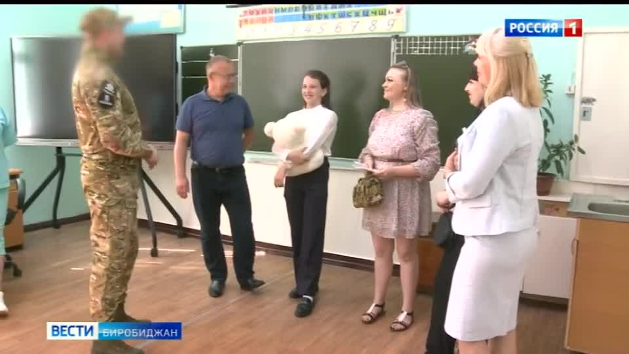 Школьница и боец СВО встретились благодаря письму со словами поддержки