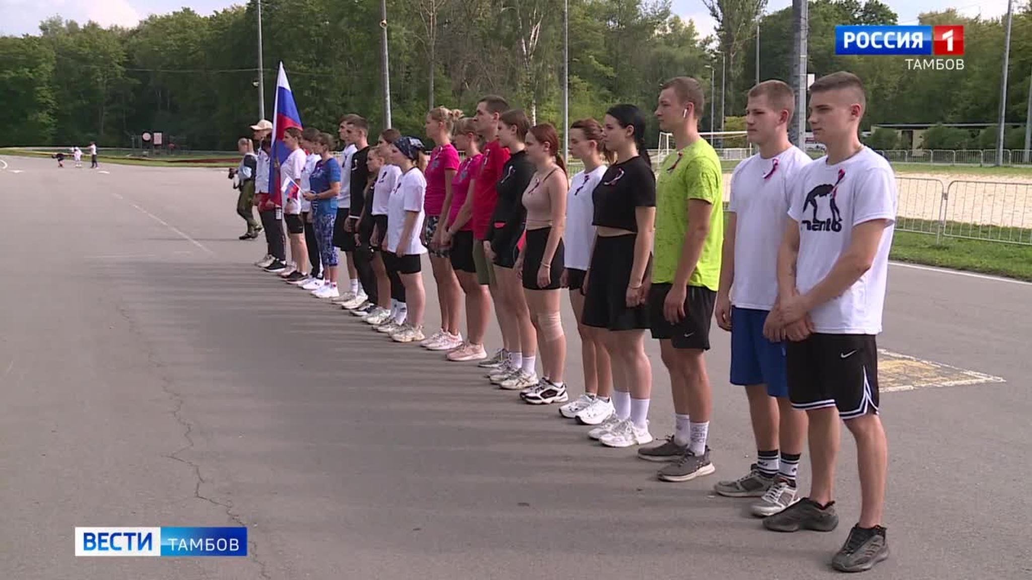 Молодёжь Тамбова поучаствовала в забеге в честь Дня Российского флага